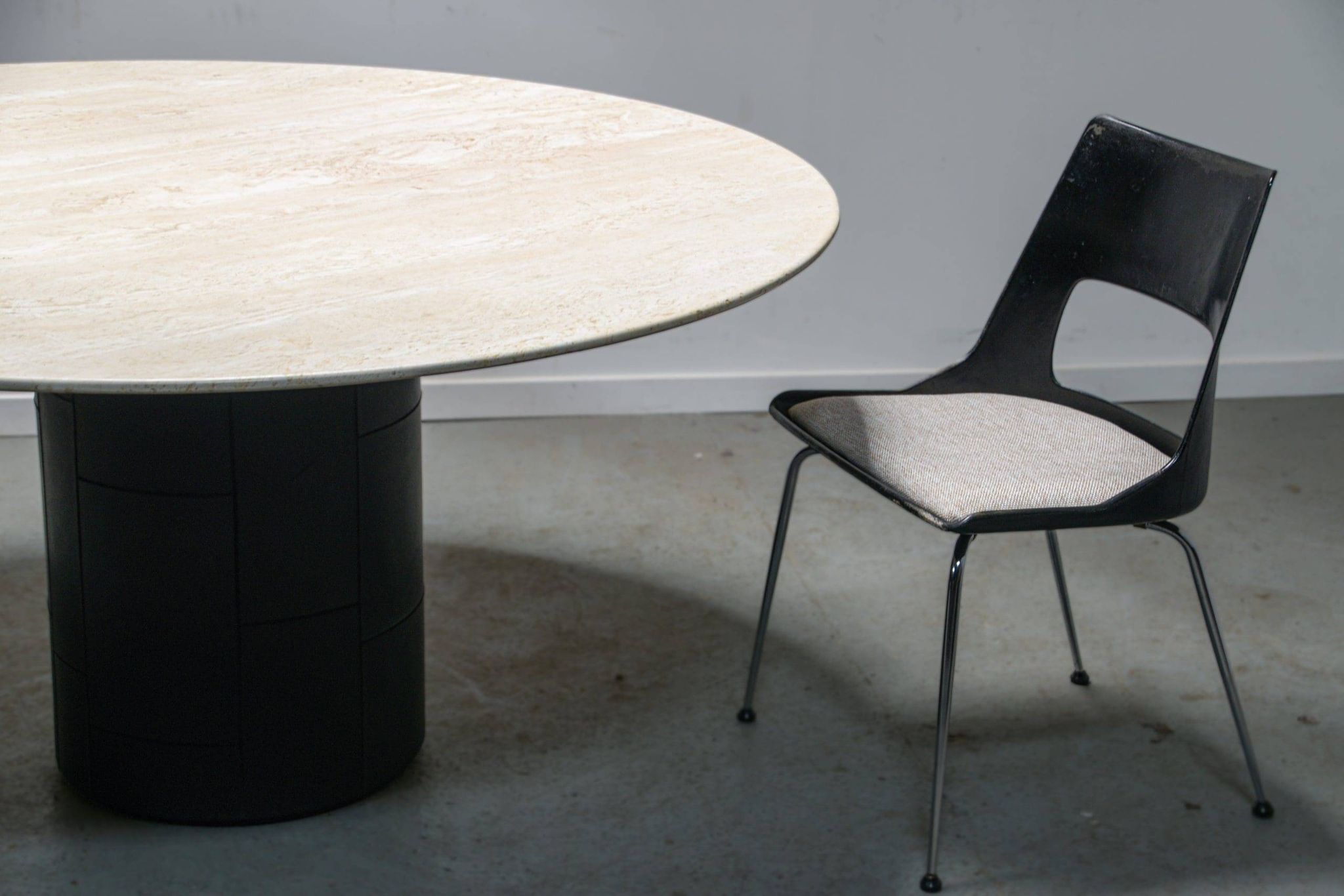 Table à manger Tobio en travertin et cuir par Afra & Tobia Scarpa pour B&B Italia, 1977