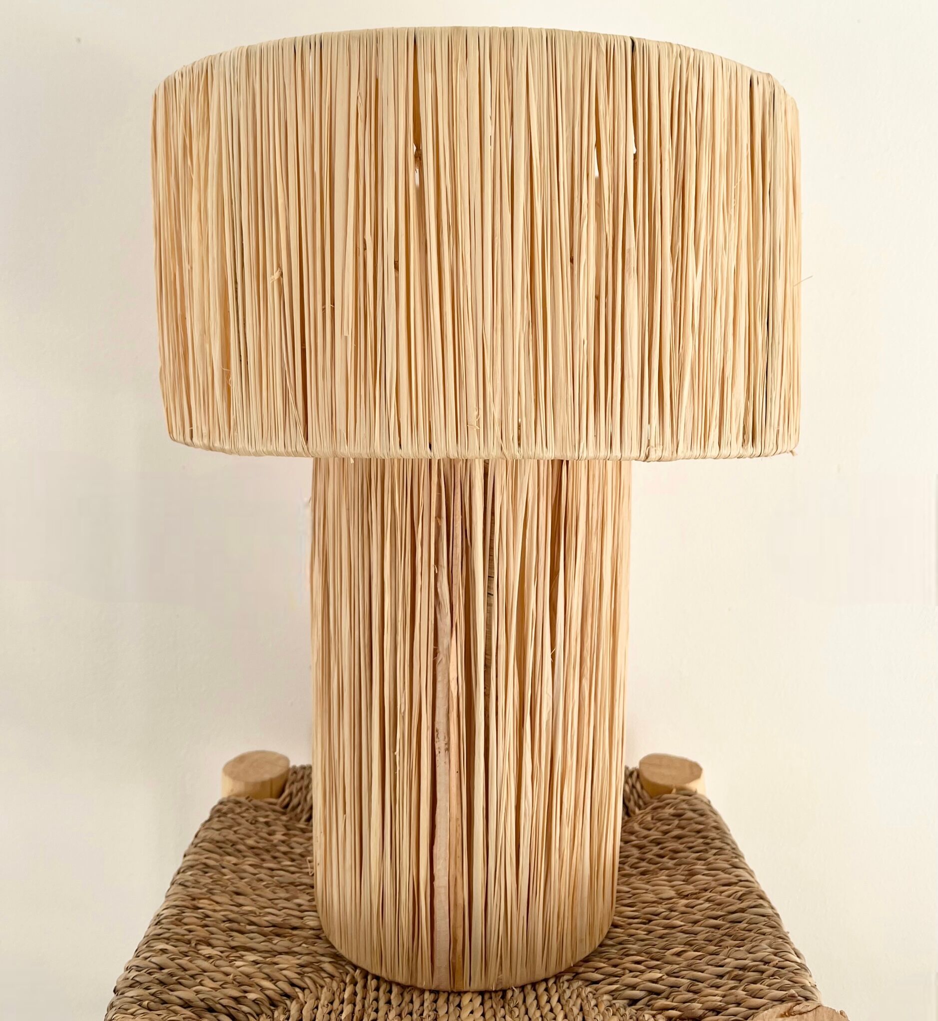 Raffia table lamp