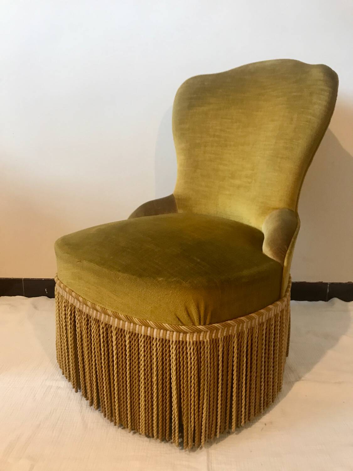Toad armchair in gold velvet