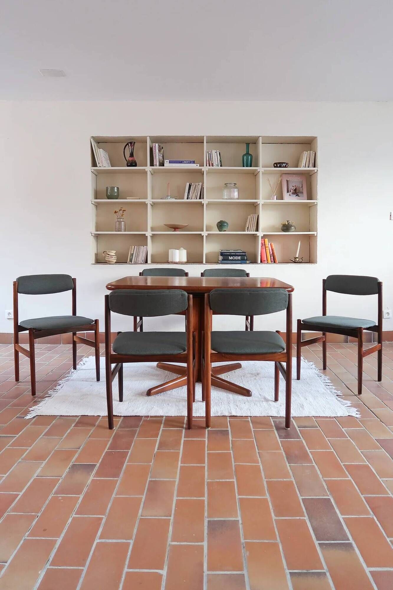 6 Scandinavian chairs in rosewood, with green-grey seats.
