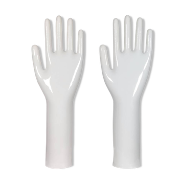 Paire de présentoirs à bijoux vintage authentiques en porcelaine industrielle représentant des mains.