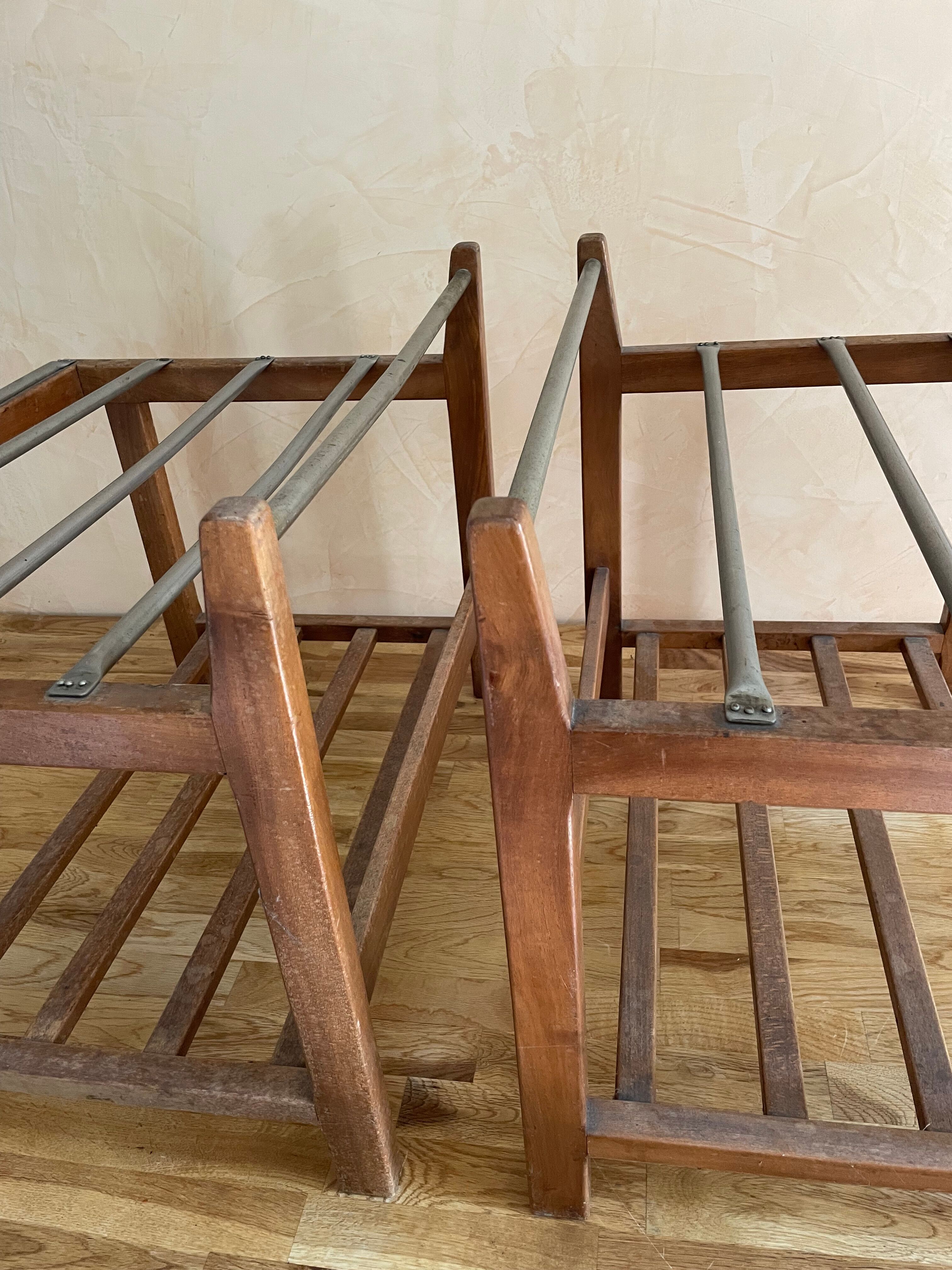 Pair of suitcase holders