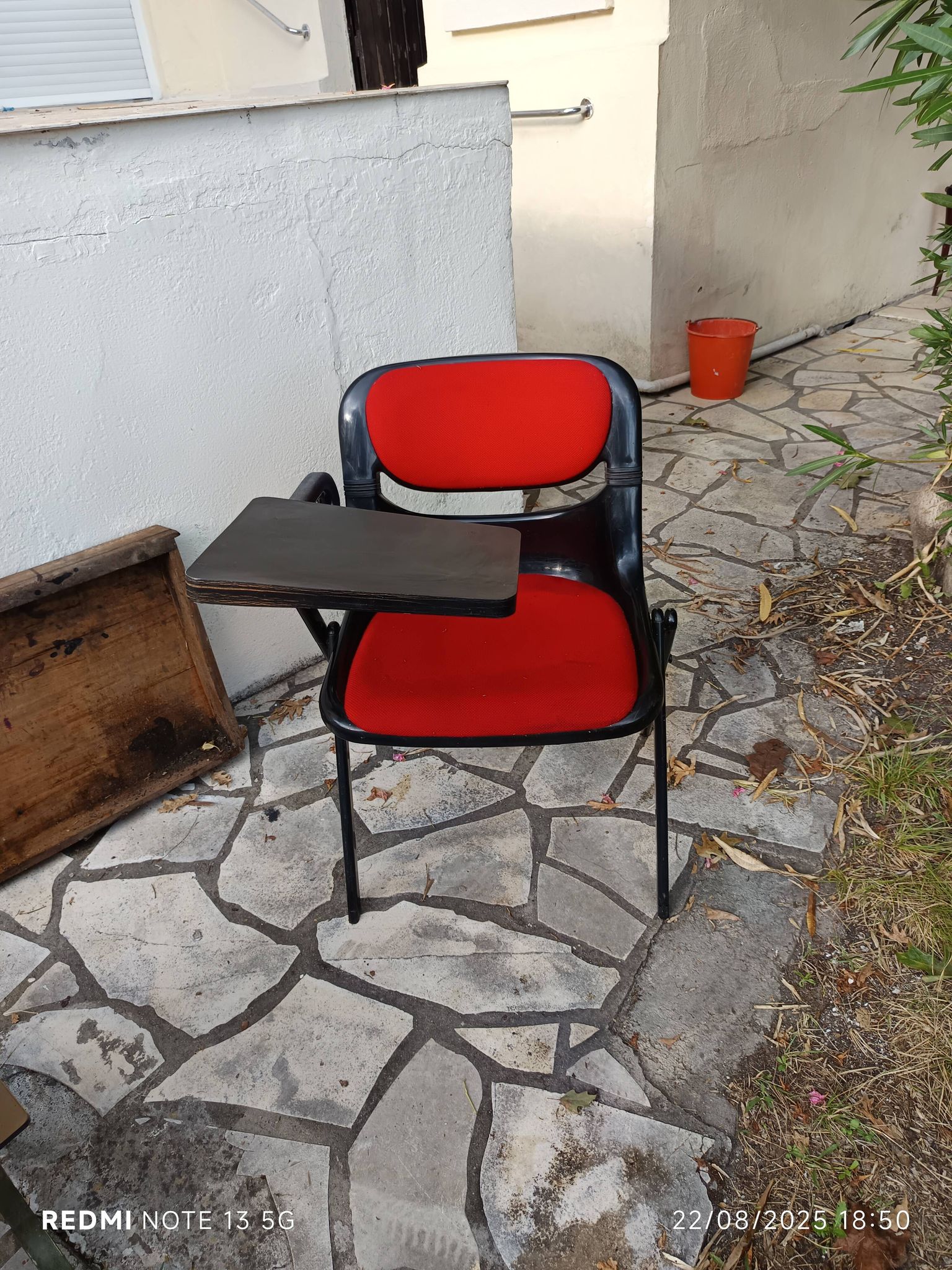 University chair tablet Dorsal Emilio Ambasz Giancarlo Piretti 1990
