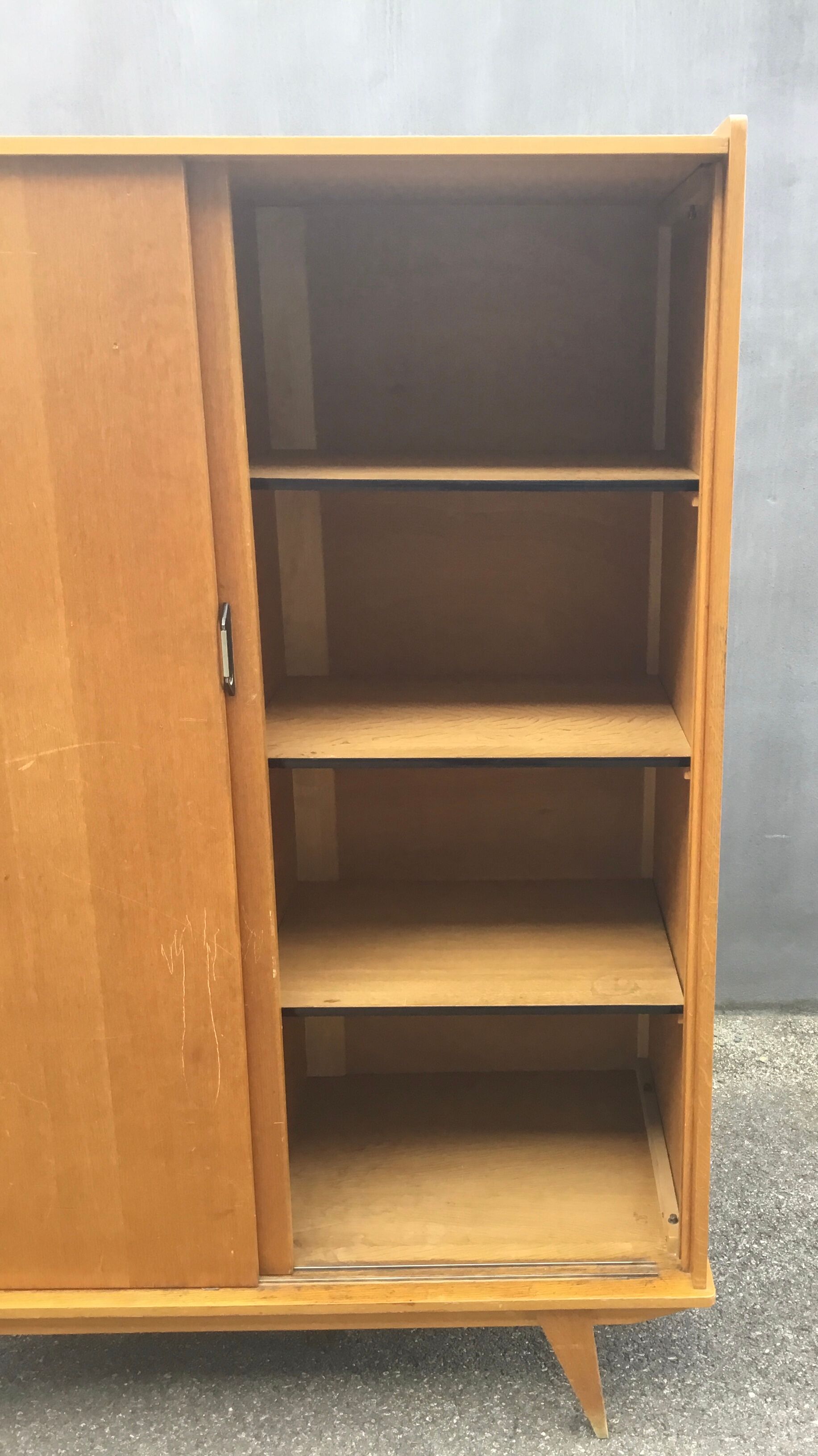 Armoire vintage