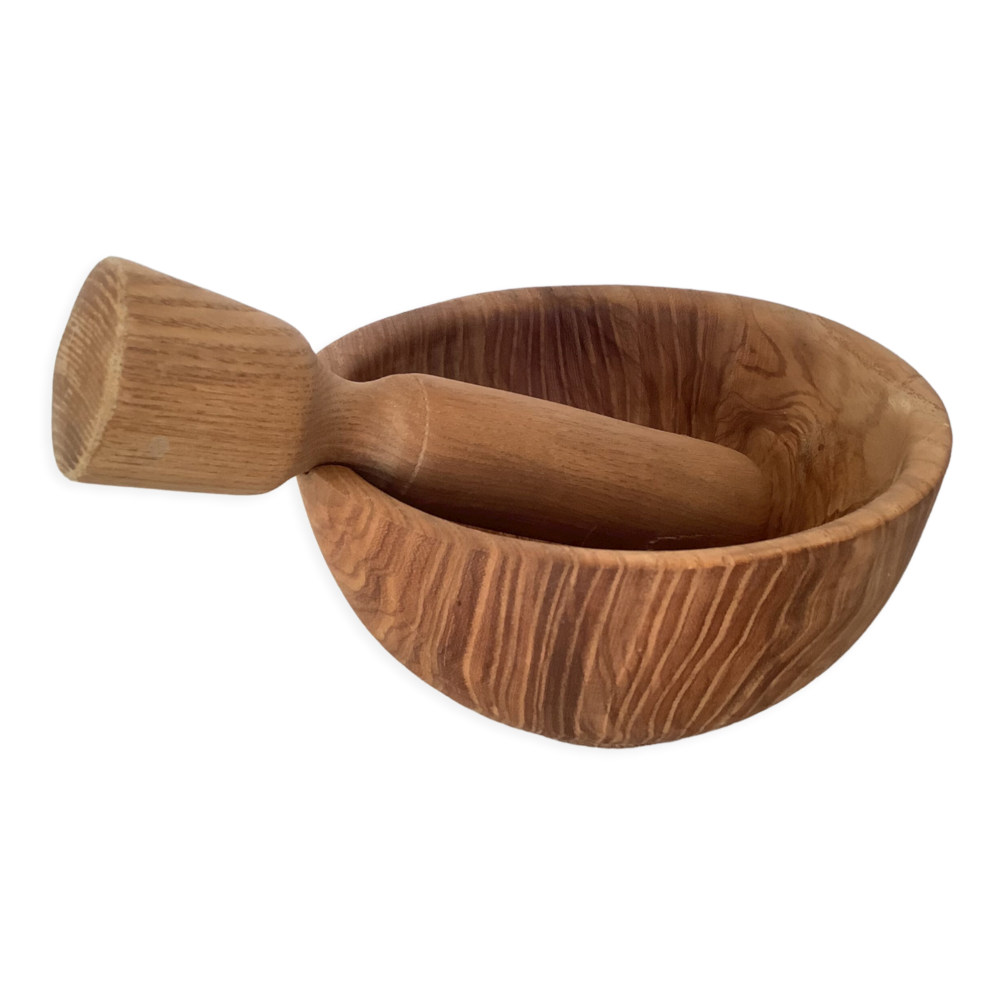 Mortier en bois avec un pilon