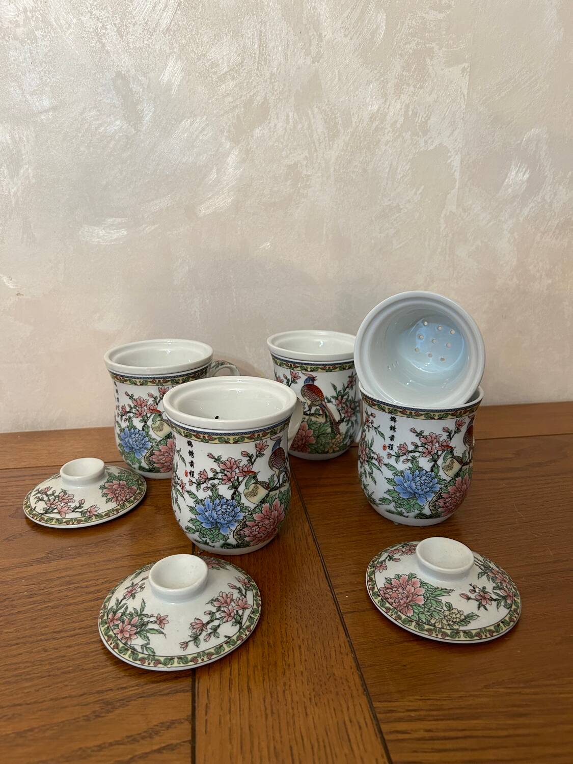 Porcelain tea mugs
