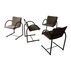 ensemble de quatre chaises