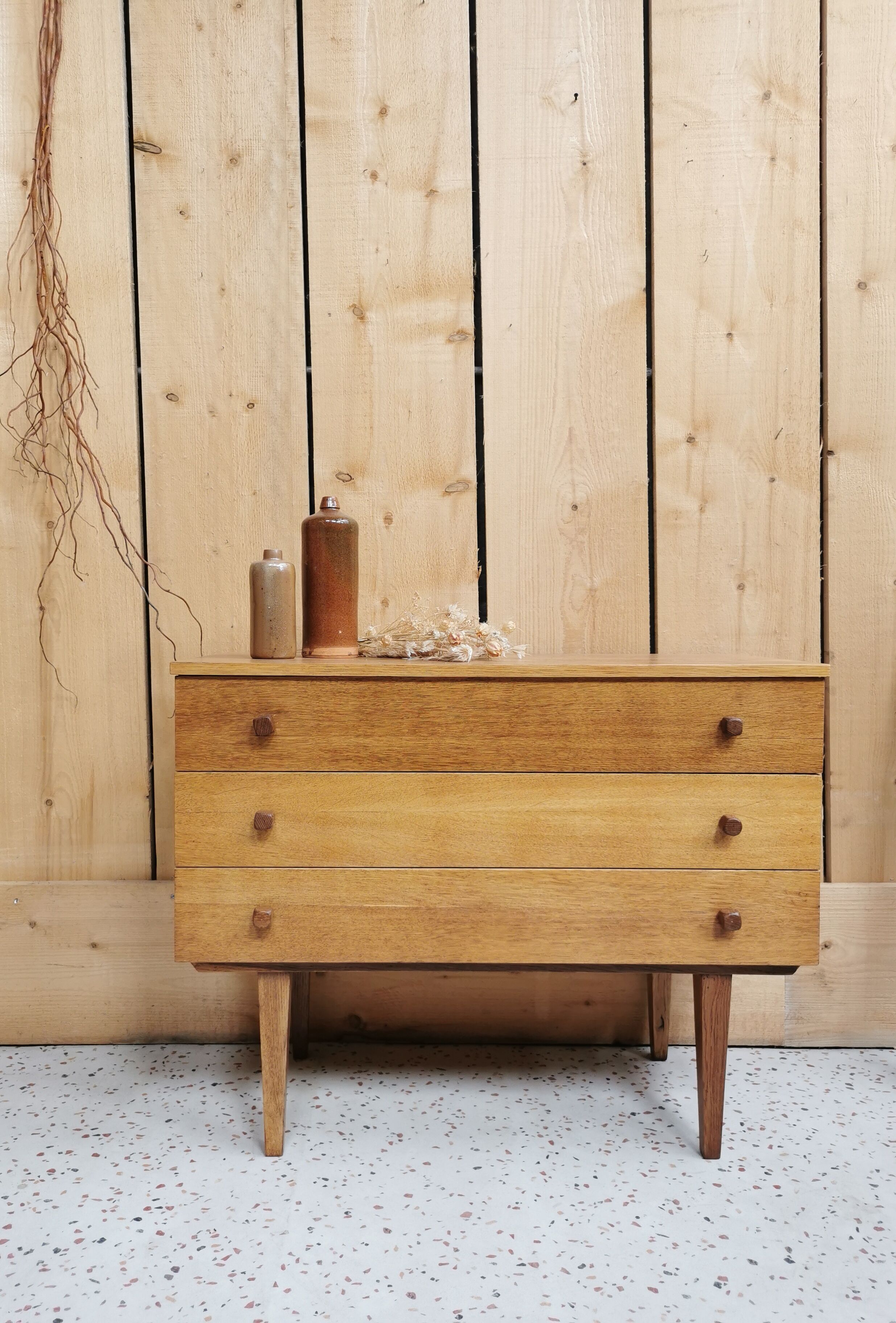 Oak chest of drawers