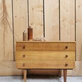 Oak chest of drawers