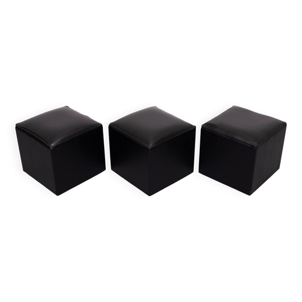 Ensemble de 3 poufs cubes en similicuir noir, années 1960, Hollande