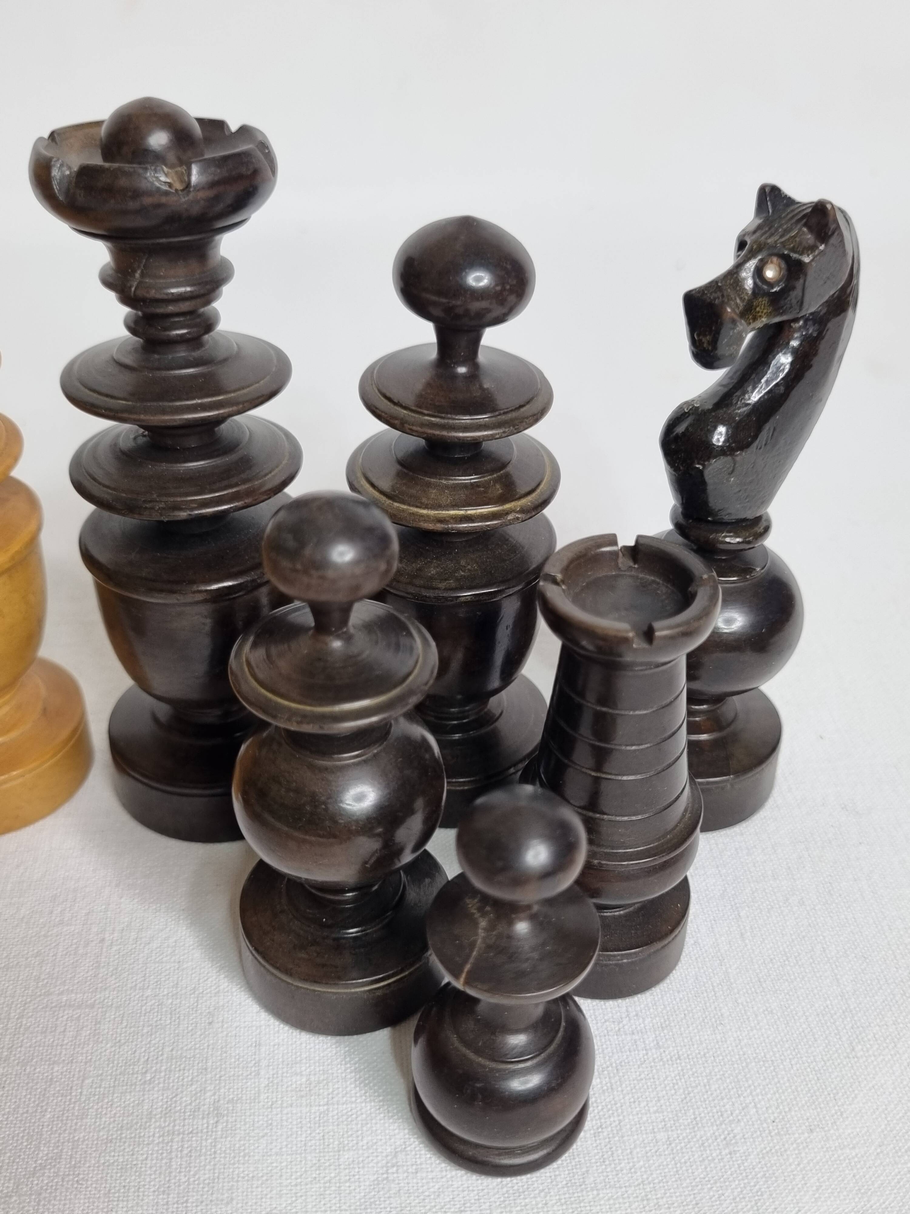 Antique boxwood chess set, Regency style, late 19th - early 20th century, complete, 10.5 cm