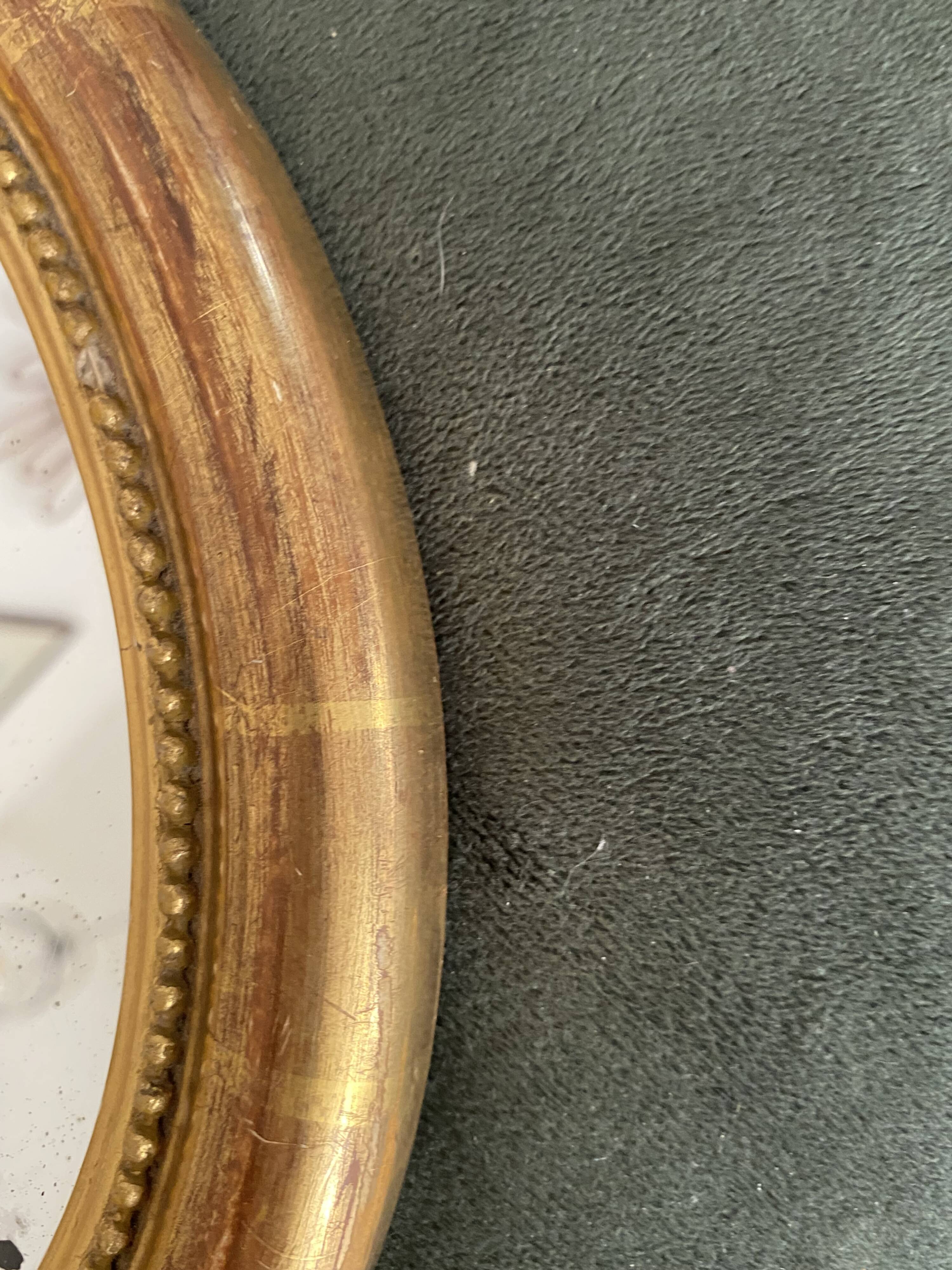 Oval mirror in gilded wood.