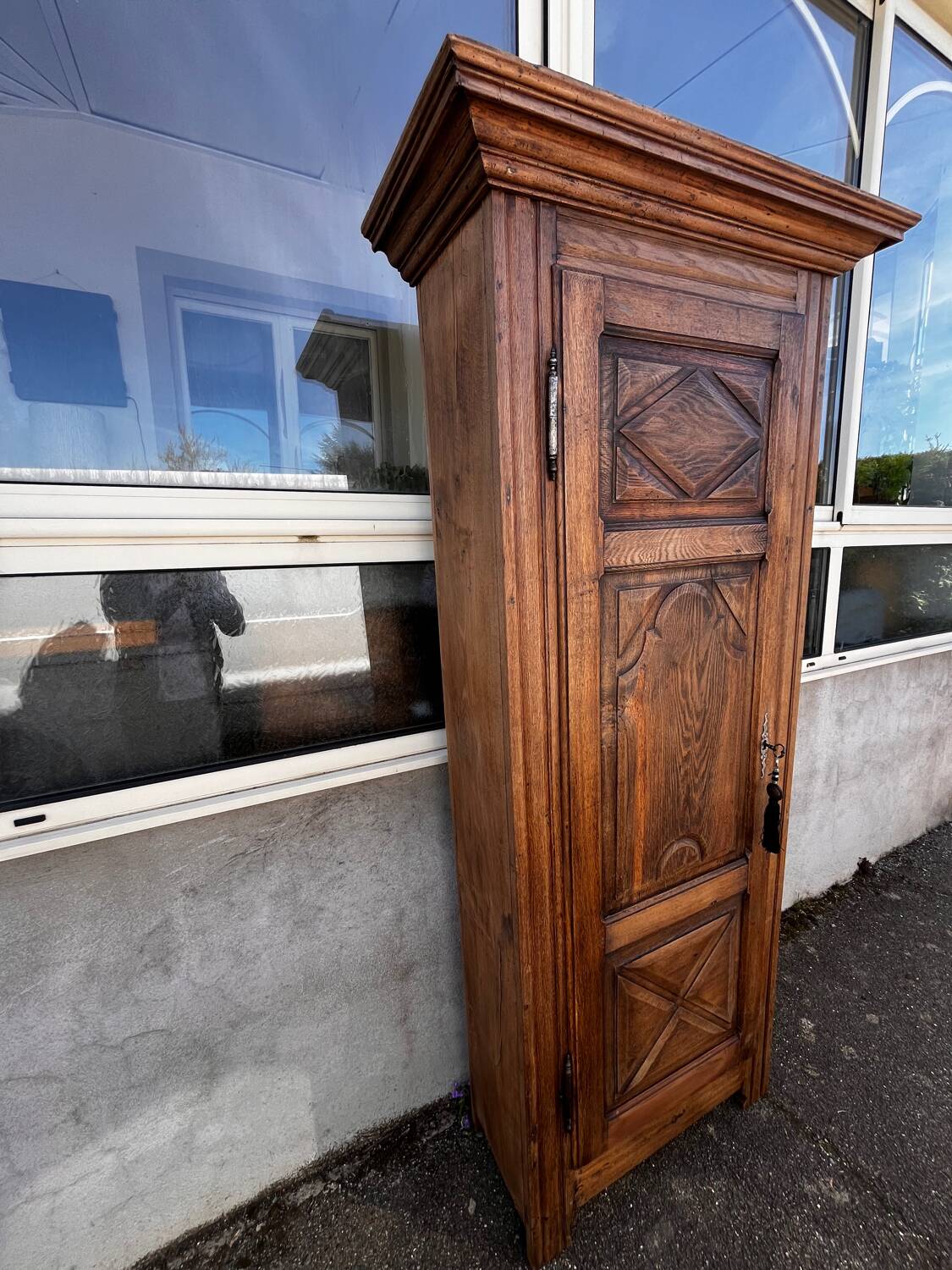 Antique oak bonnetière