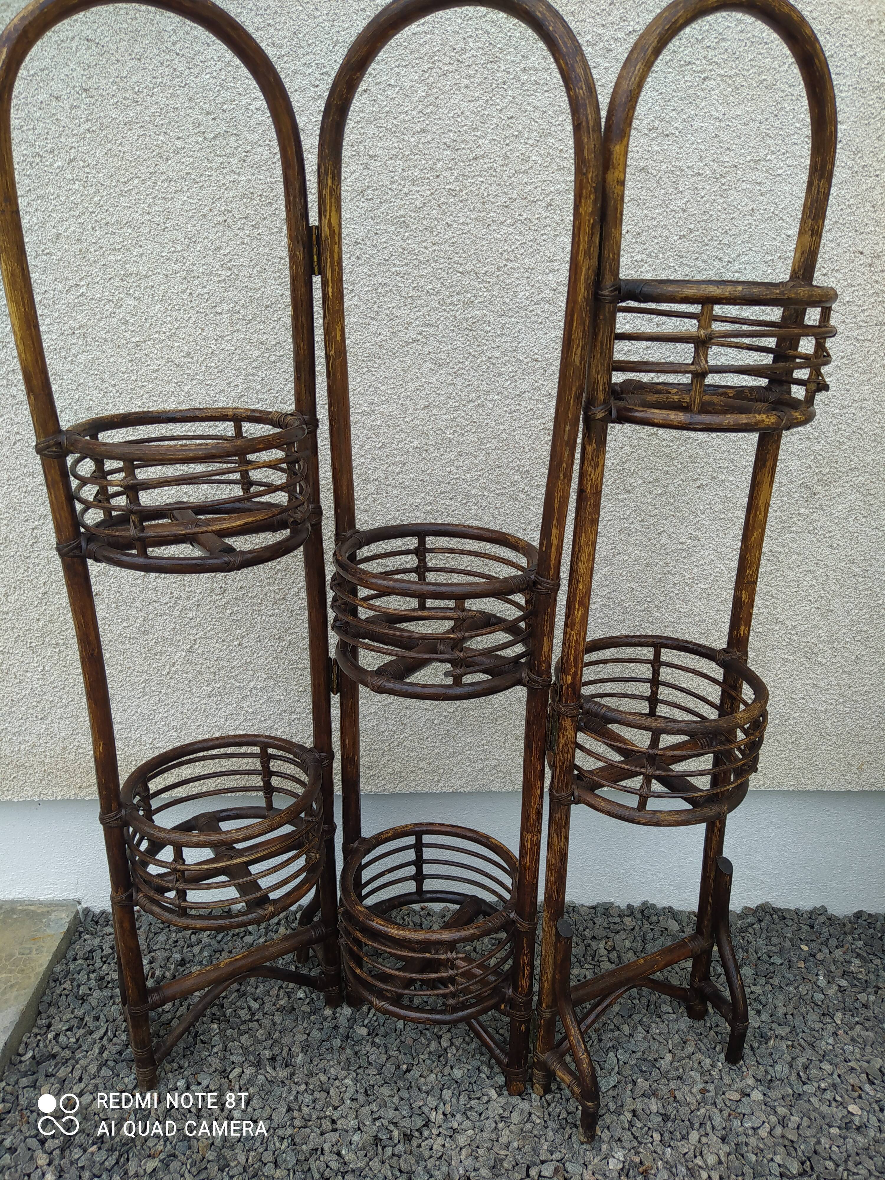 Screen / Vintage plant holder in rattan or bamboo