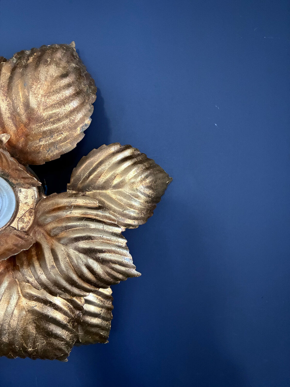 "Masca Italy" petal wall light in gilded metal - 1970.