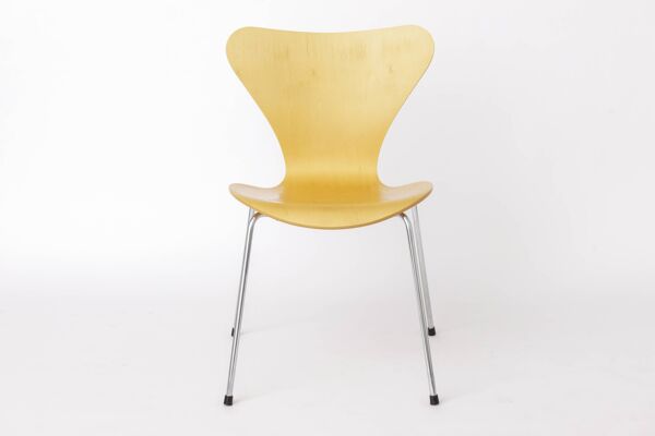 Chaise Arne Jacobsen 3107 (Série 7), Coquille en hêtre, Pieds en chrome, Danois