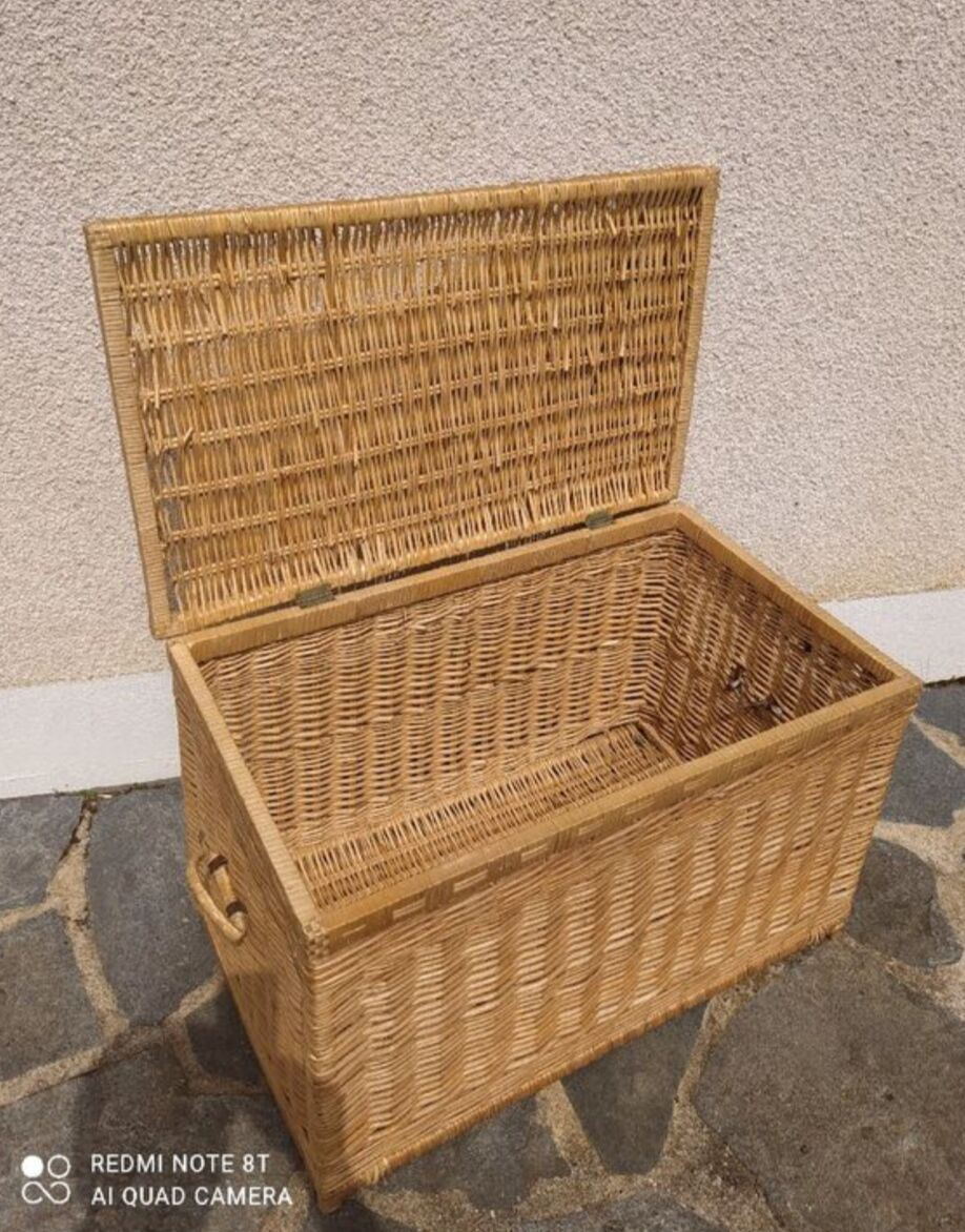 Large rattan wicker chest/trunk