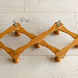 Extendable coat rack