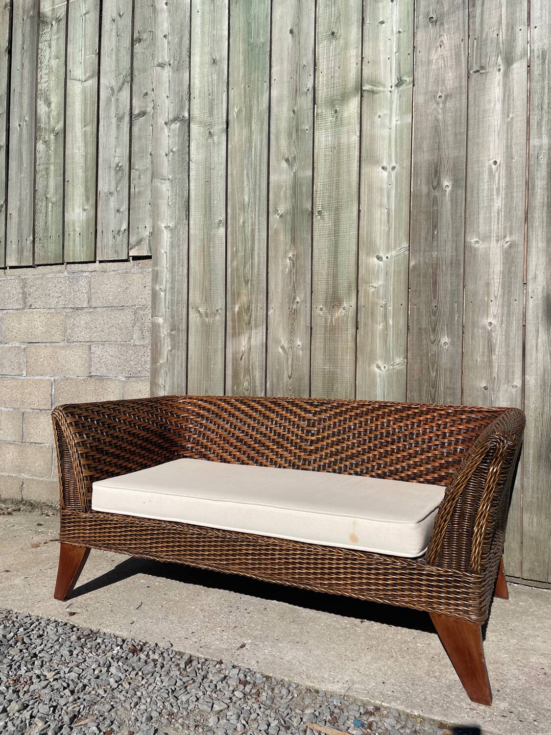 Wicker bench