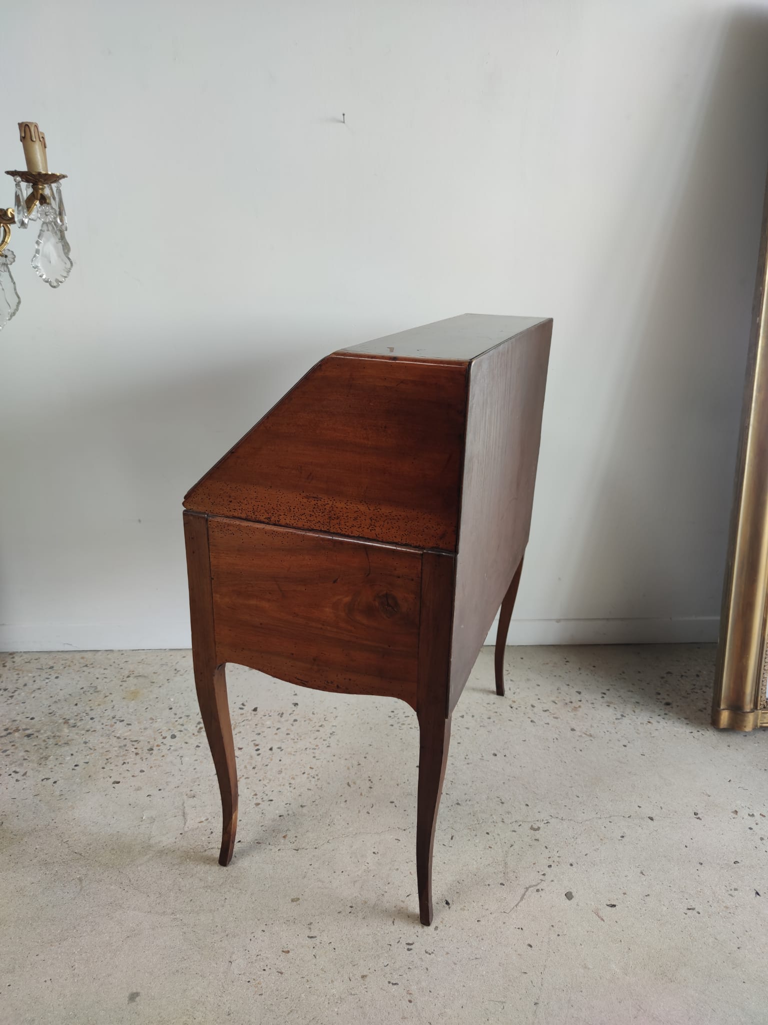 Bureau de pente en bois naturel