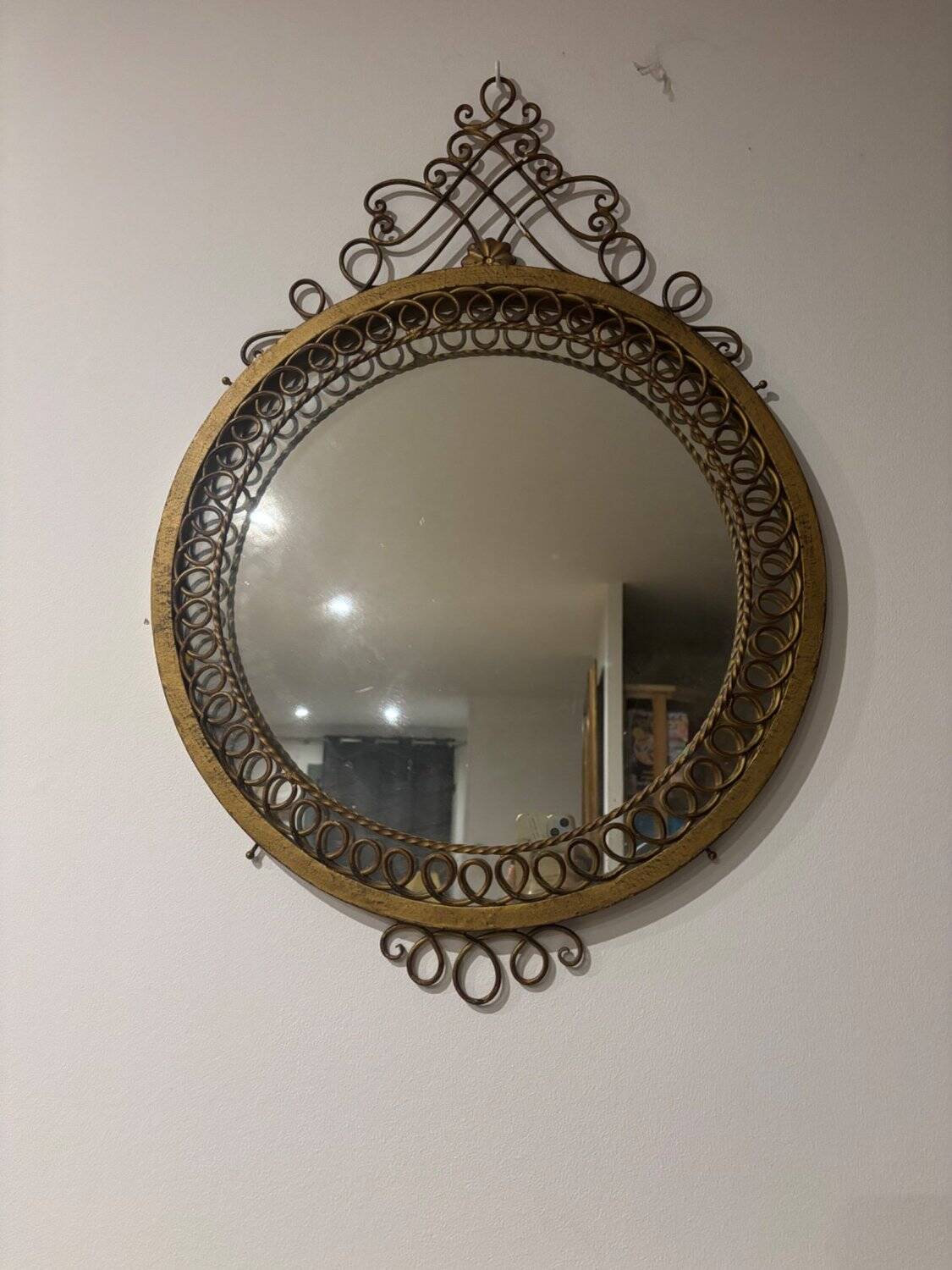 Round wall mirror - Gold metal with scrolls - Classic style - 1950s