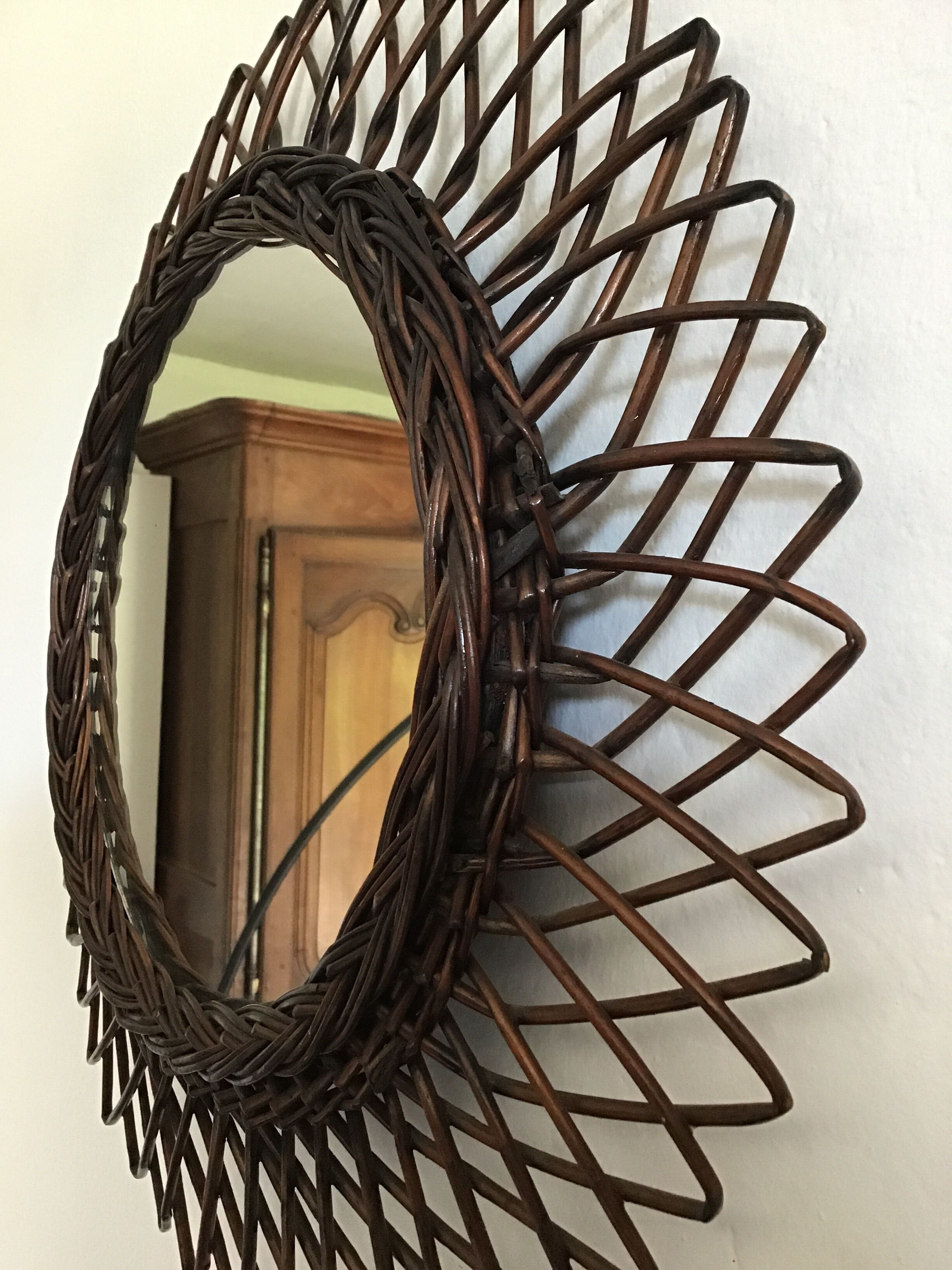 Sun mirror in rattan 44x44cm