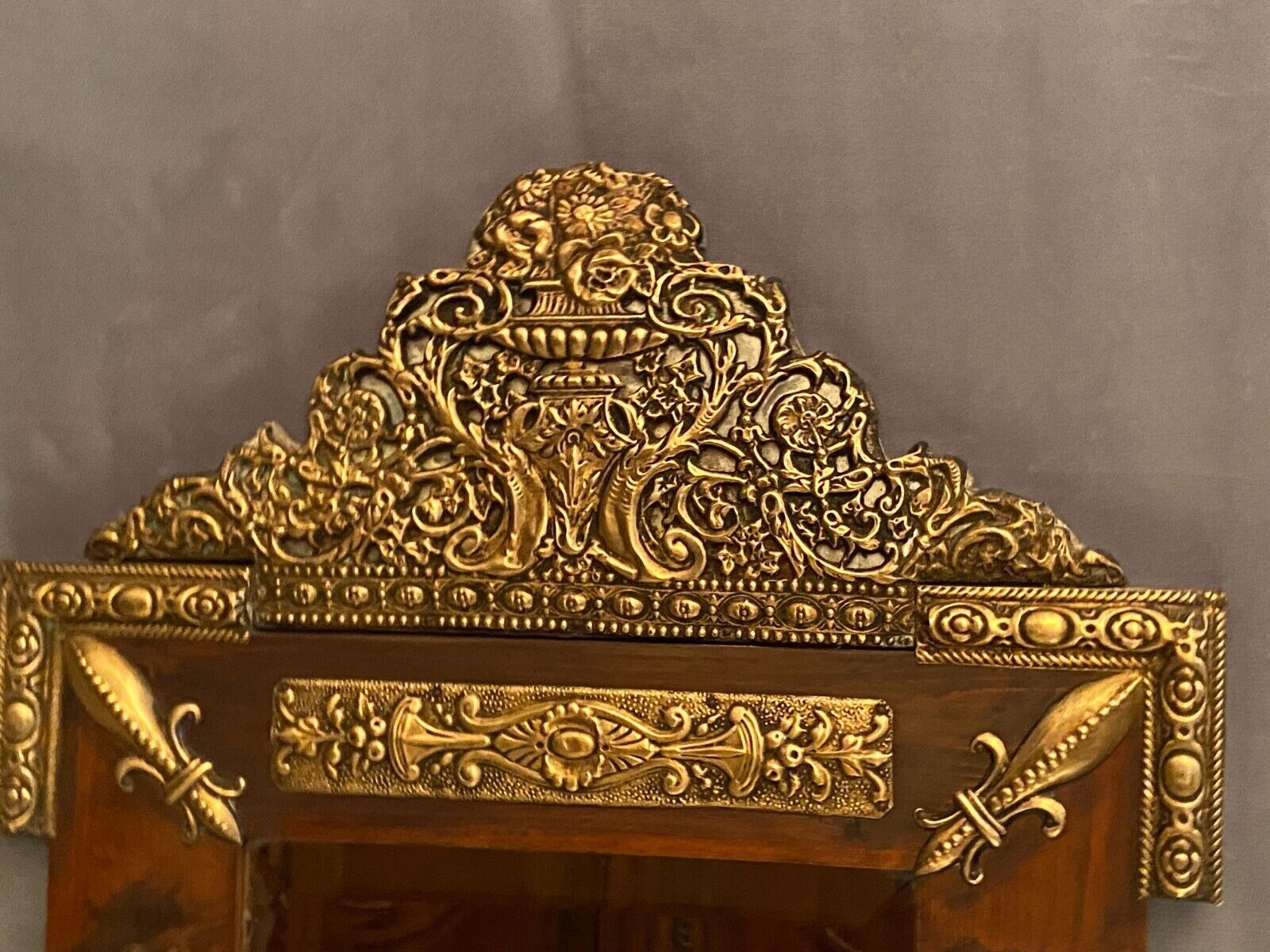 Mirror pediment nineteenth Neo classical decoration antique character brass on wood