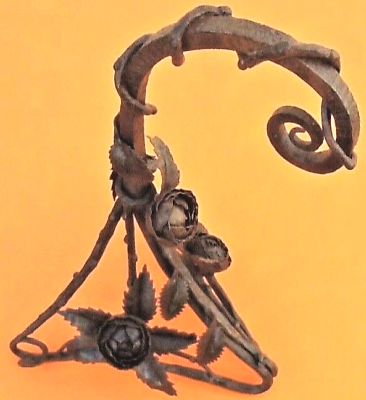 Art nouveau era wrought iron lamp tripod foot, decor foliage and roses