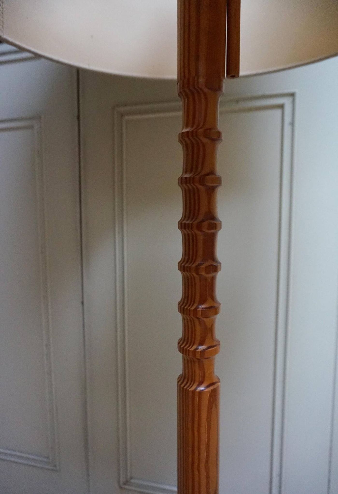 Lampadaire en pin scandinave du milieu du siècle par Temde, années 1960