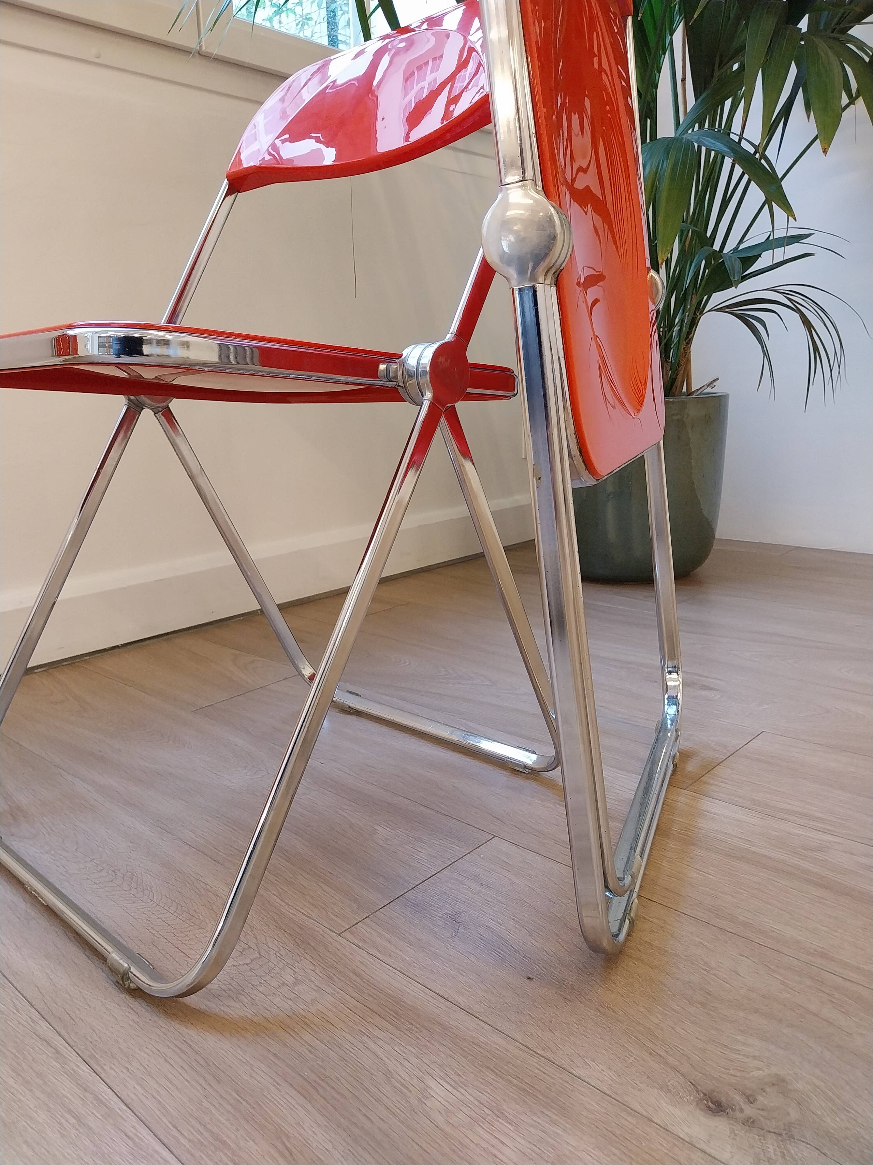 Four red Plia chairs – Anonima Castelli