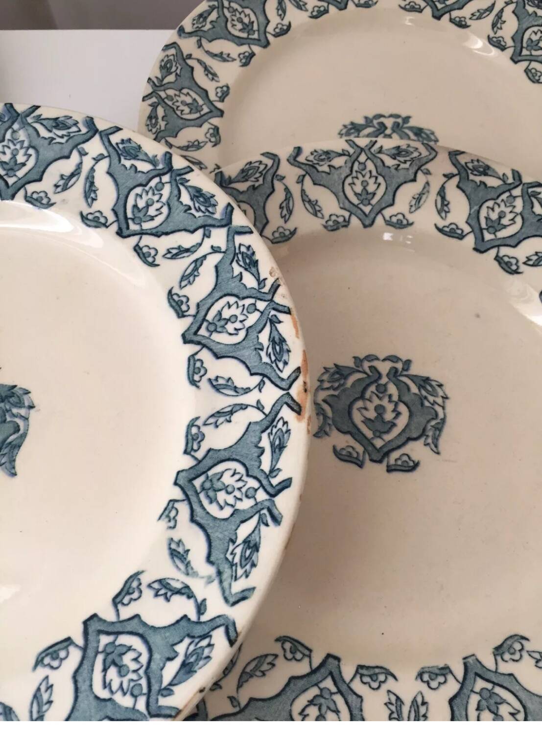 Ensemble de 7 assiettes Terre de Fer Rhodes Longwy XIX