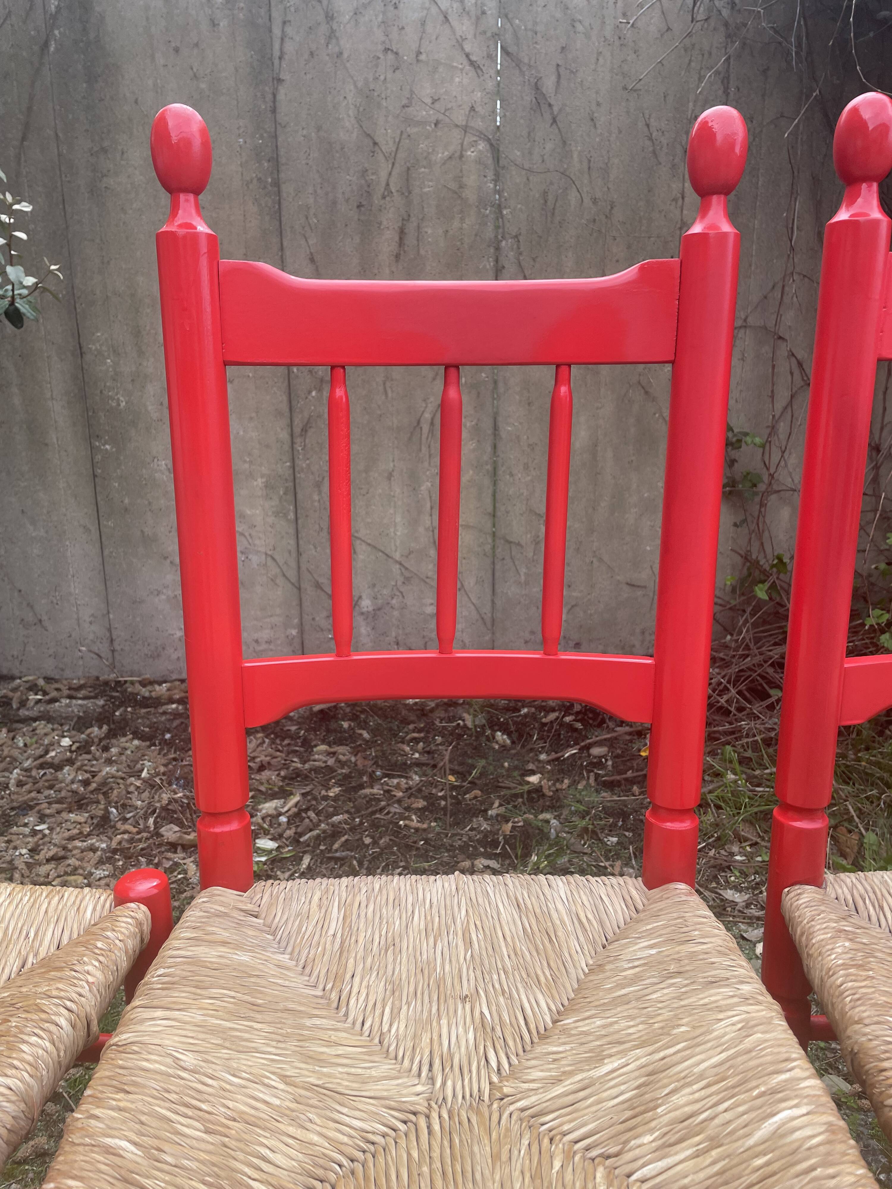 Set de chaises de campagne vintage en bois laqué rouge