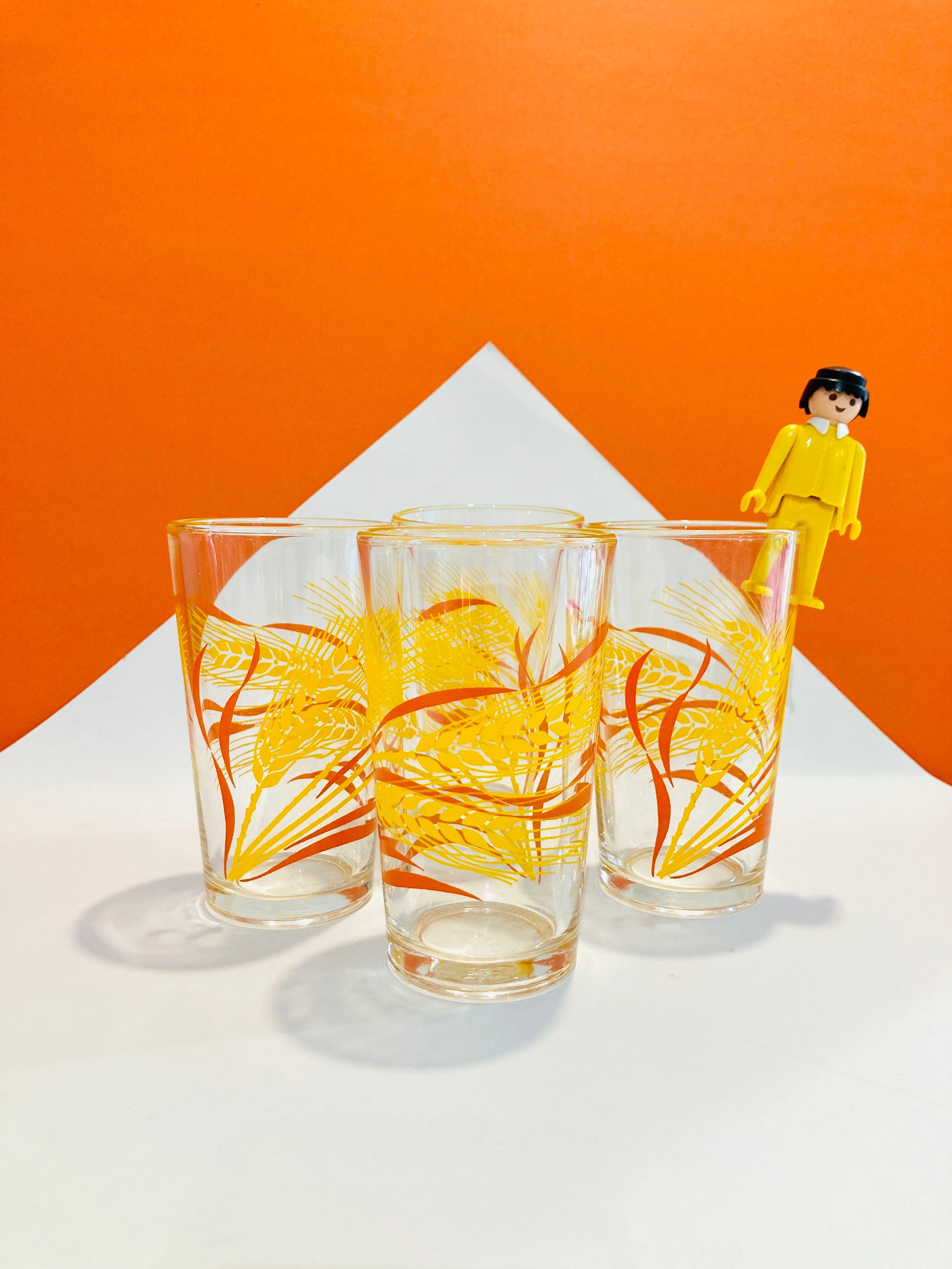 4 glasses orange and yellow wheat pattern