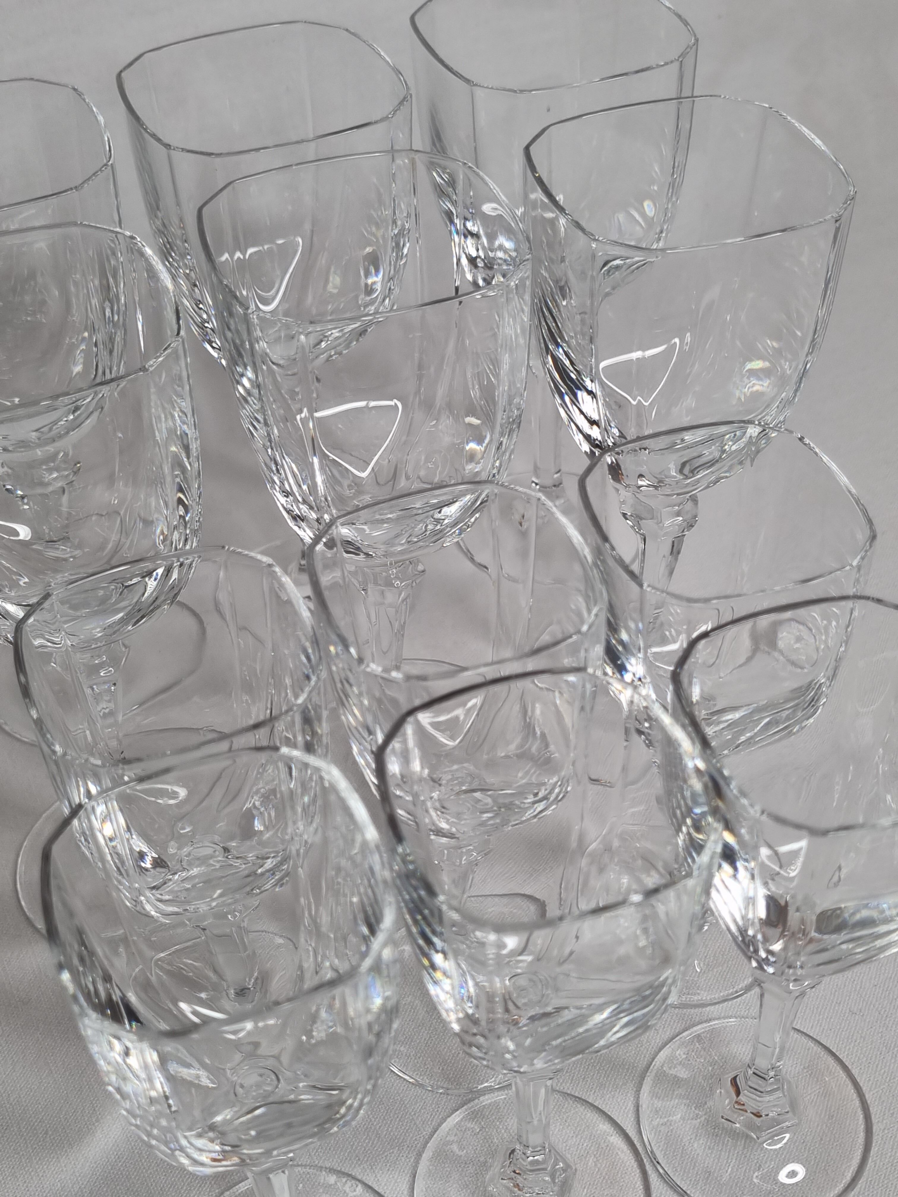 Ensemble de 12 verres à vin et à liqueur en cristal d'Arques, modèle Chambery