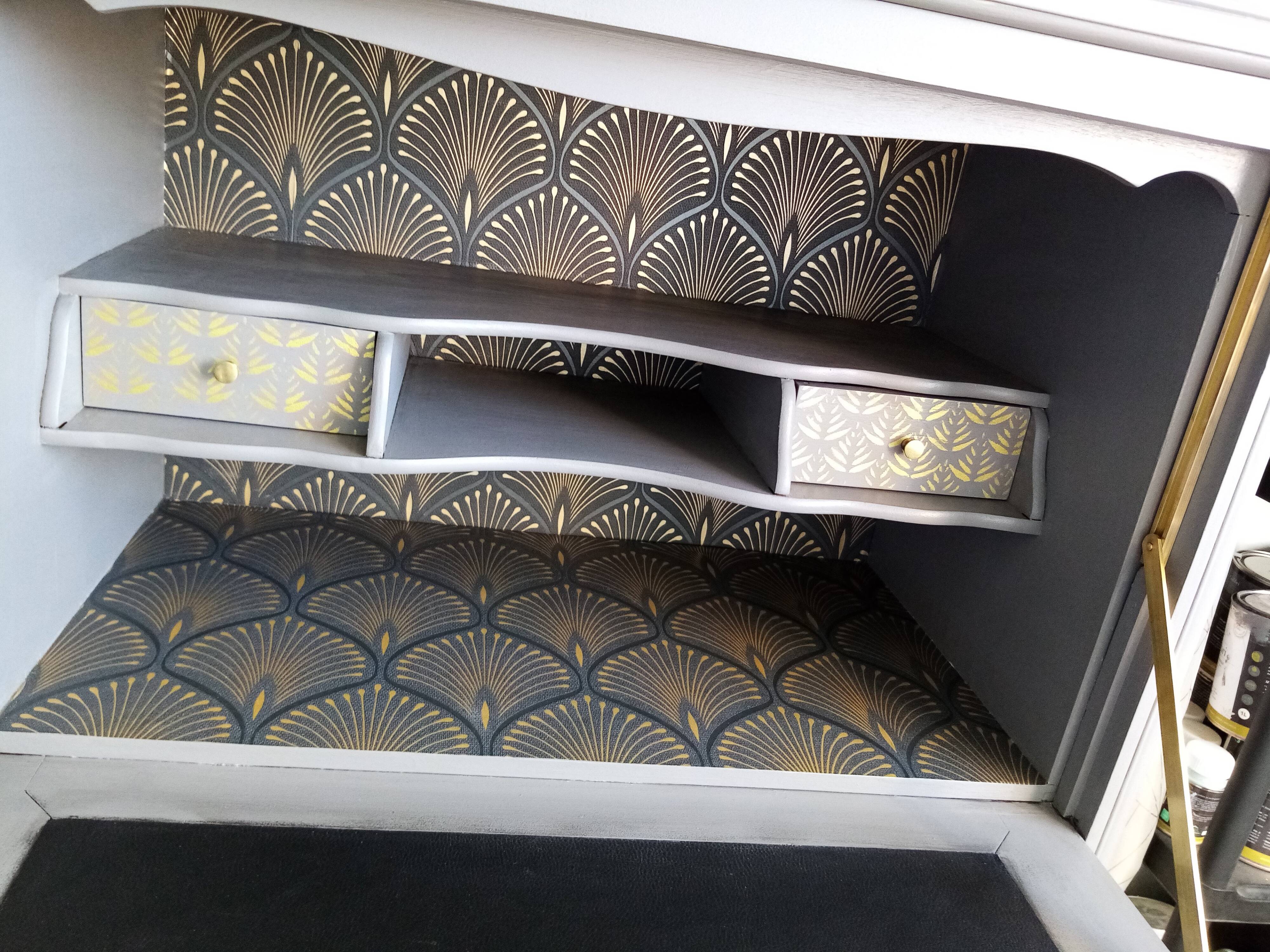 Secretary “léon”