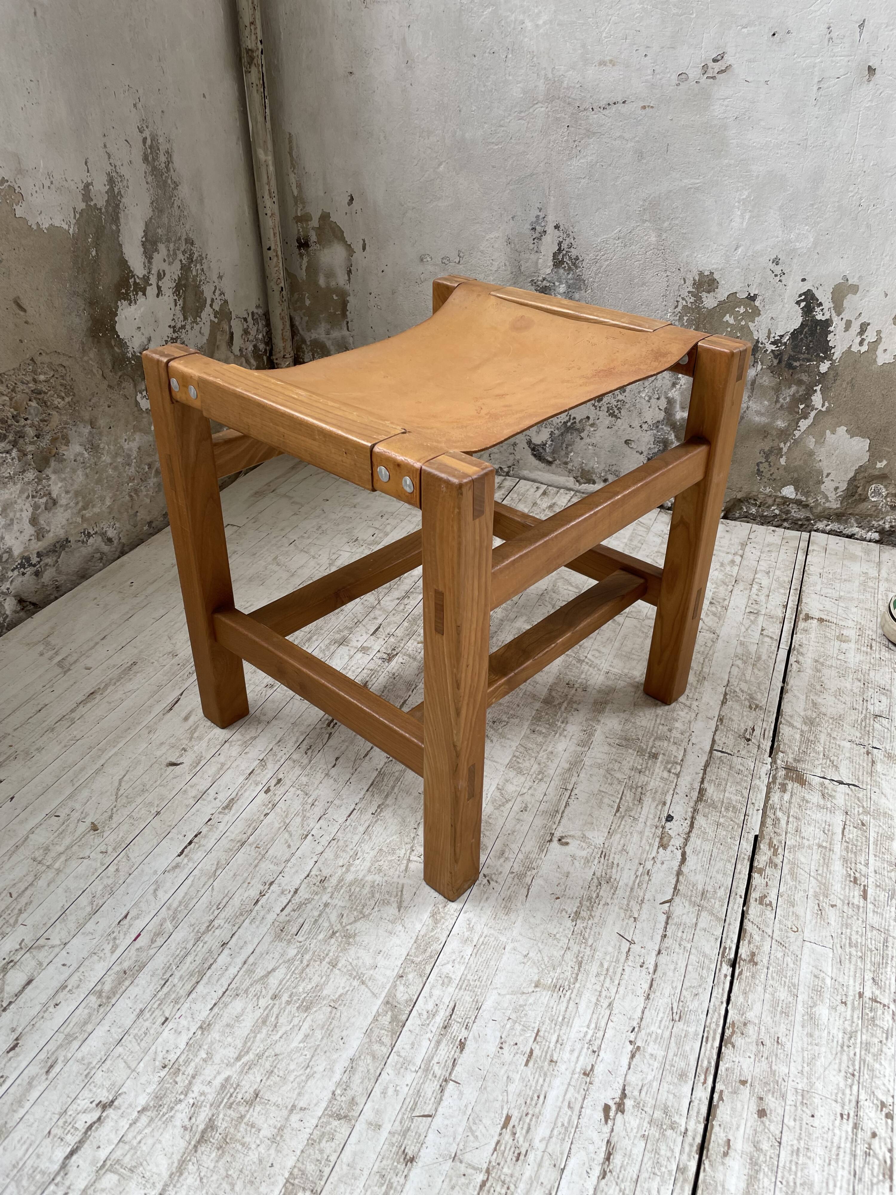 Solid elm and leather stool Maison Regain