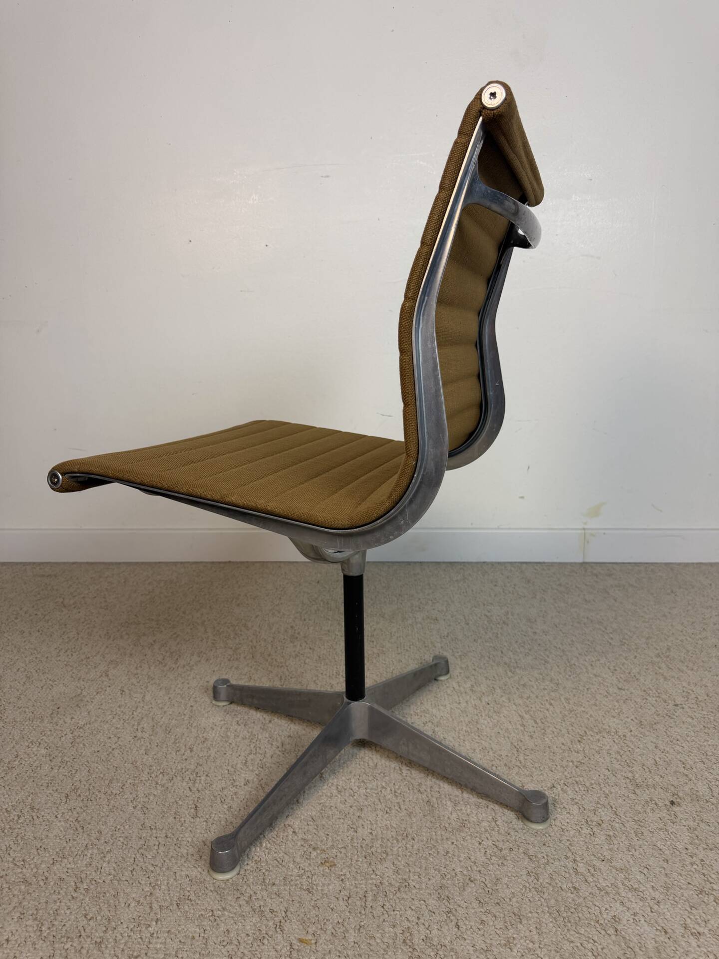 Lot de 5 chaises Herman Miller Aluminium Group – Charles & Ray Eames