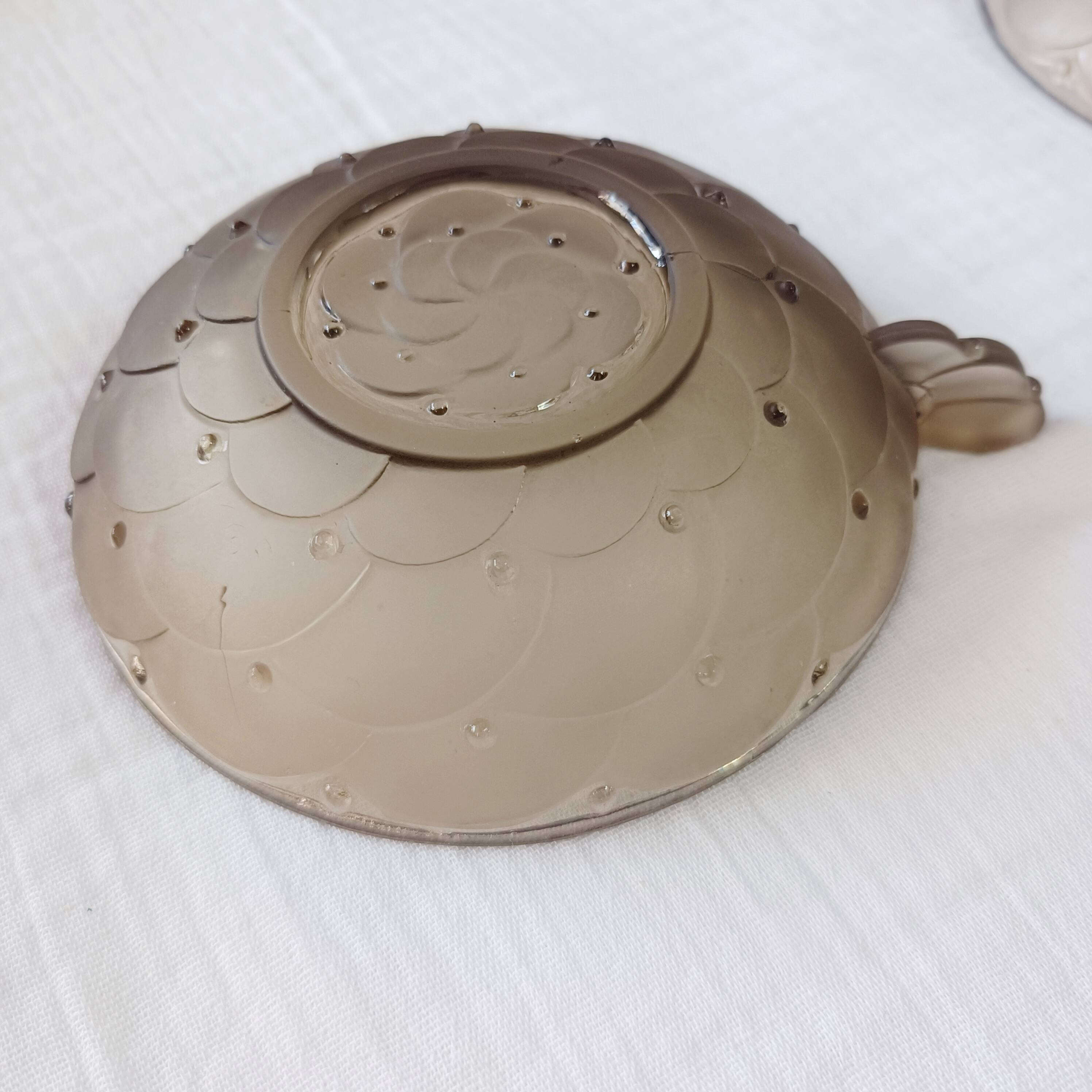 Set of 6 Art Deco dessert bowls in smoked glass.