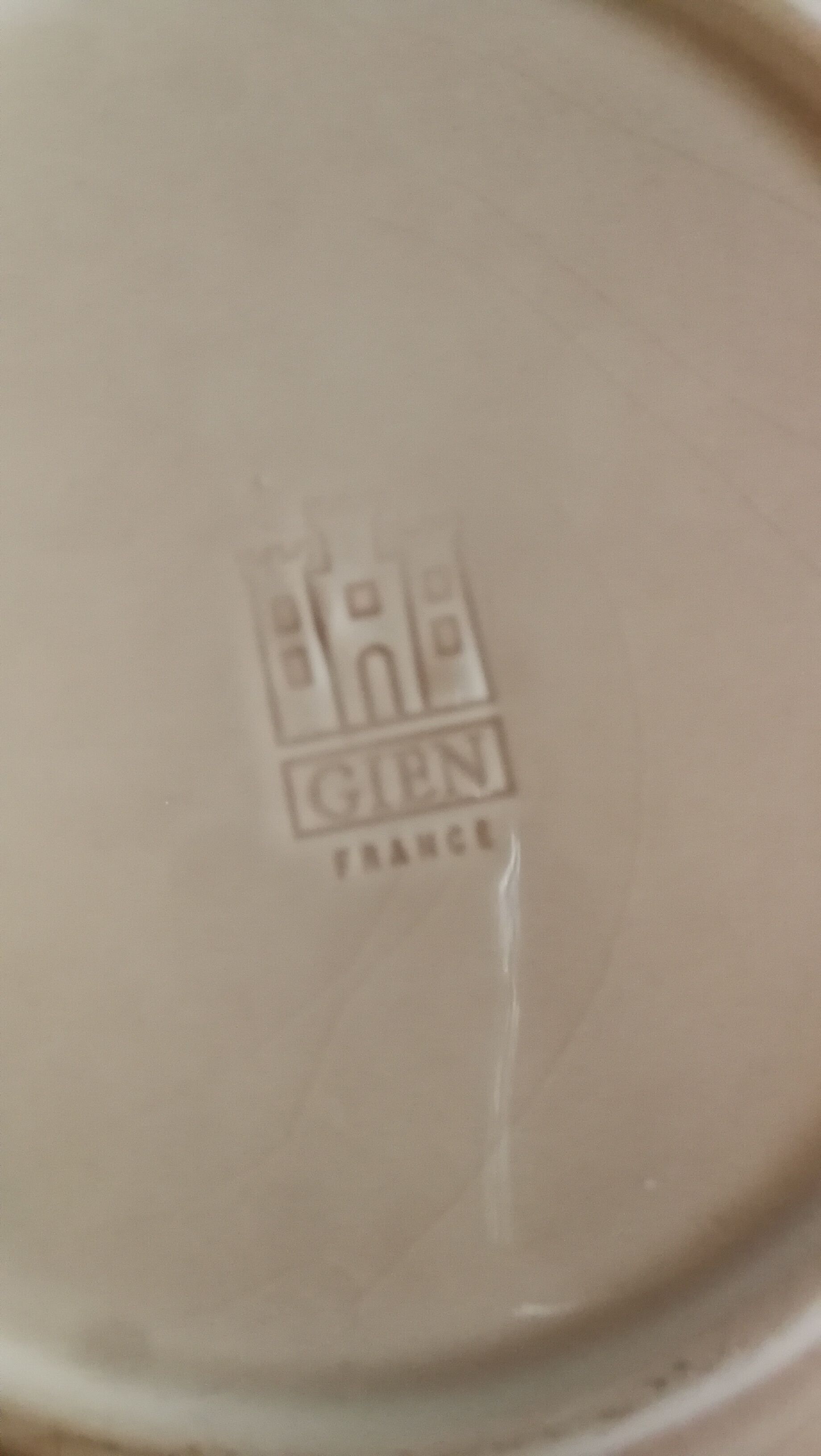 Plates to desserts, fine faience of Gien, flowers pink powder