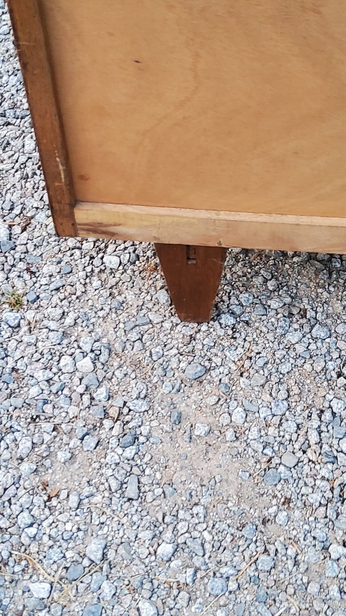 Vintage chest of drawers in golden oak from the 50s with 3 drawers and spindle-legged shelf