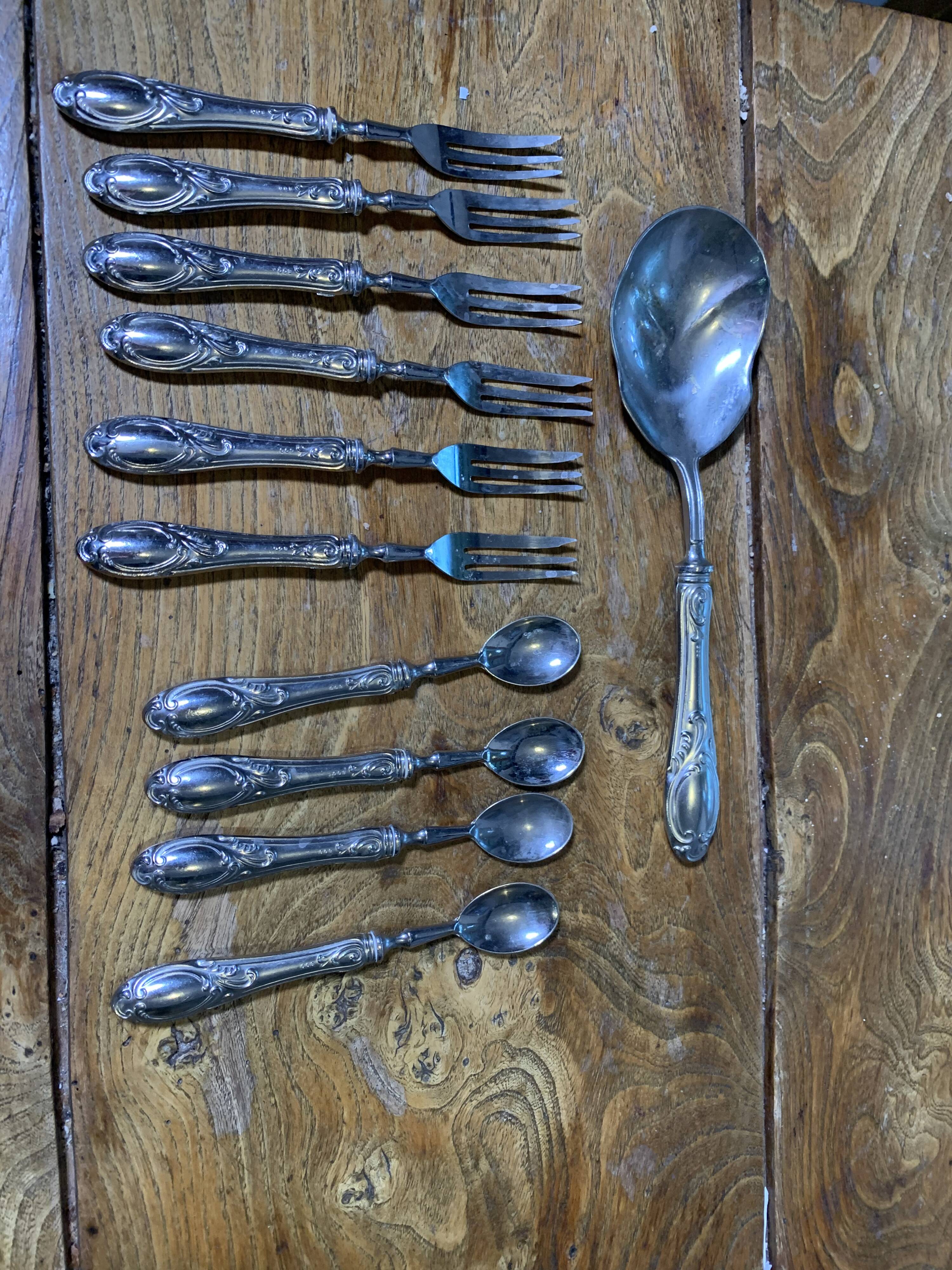 Service de couverts à dessert composé de 11 pièces poinçon 800 ouvragées anciens et collector