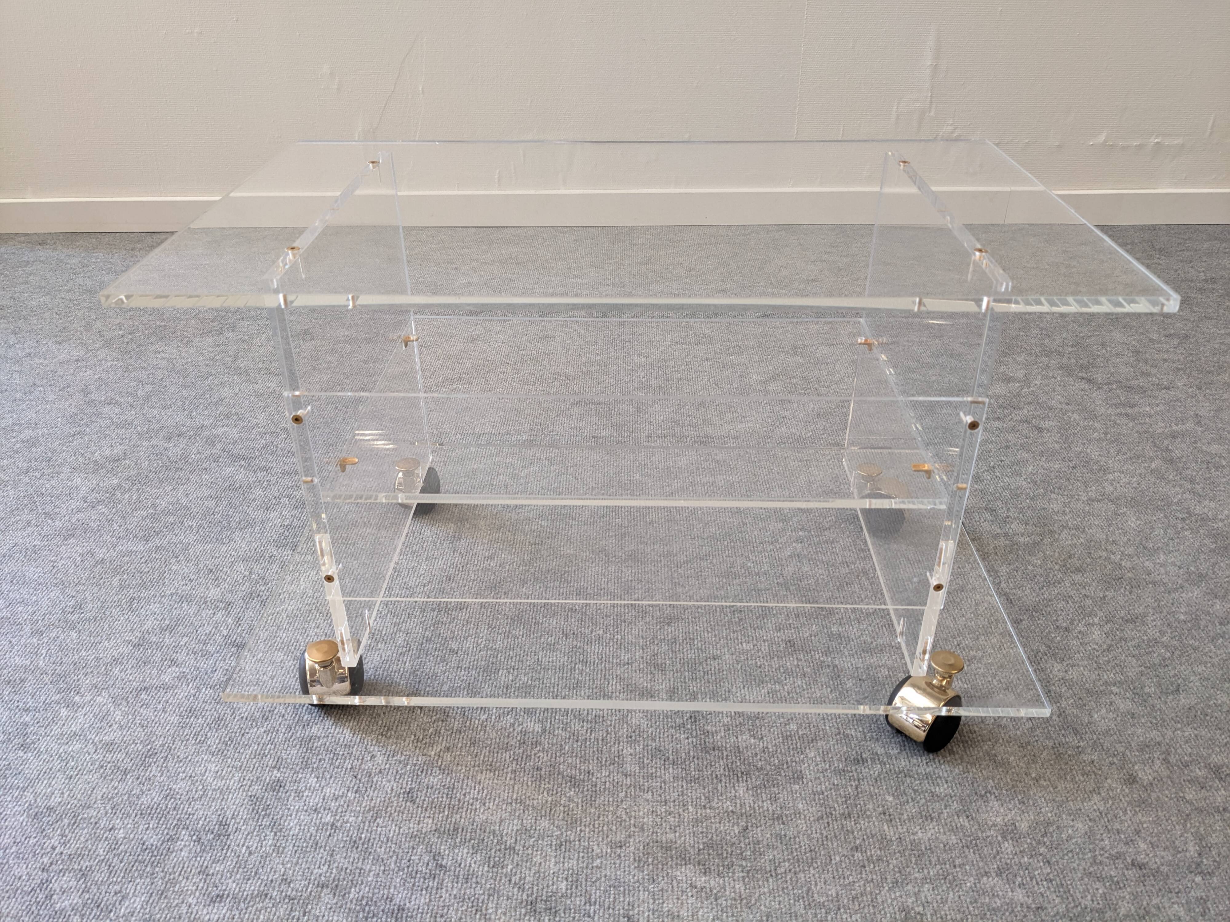 David Lange side table on wheels in plexiglass, France 1970.