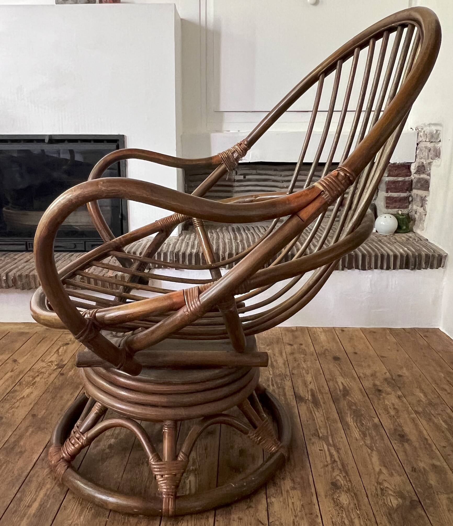 Pair of rotating rattan armchairs