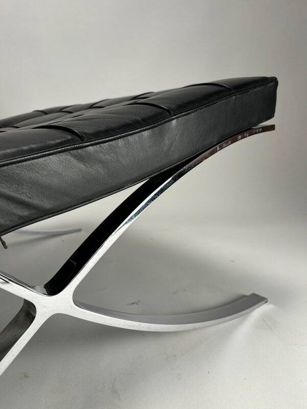 Paire de chauffeuses Barcelona attribuées à Mies Van Der Rohe pour Knoll International, années 1980