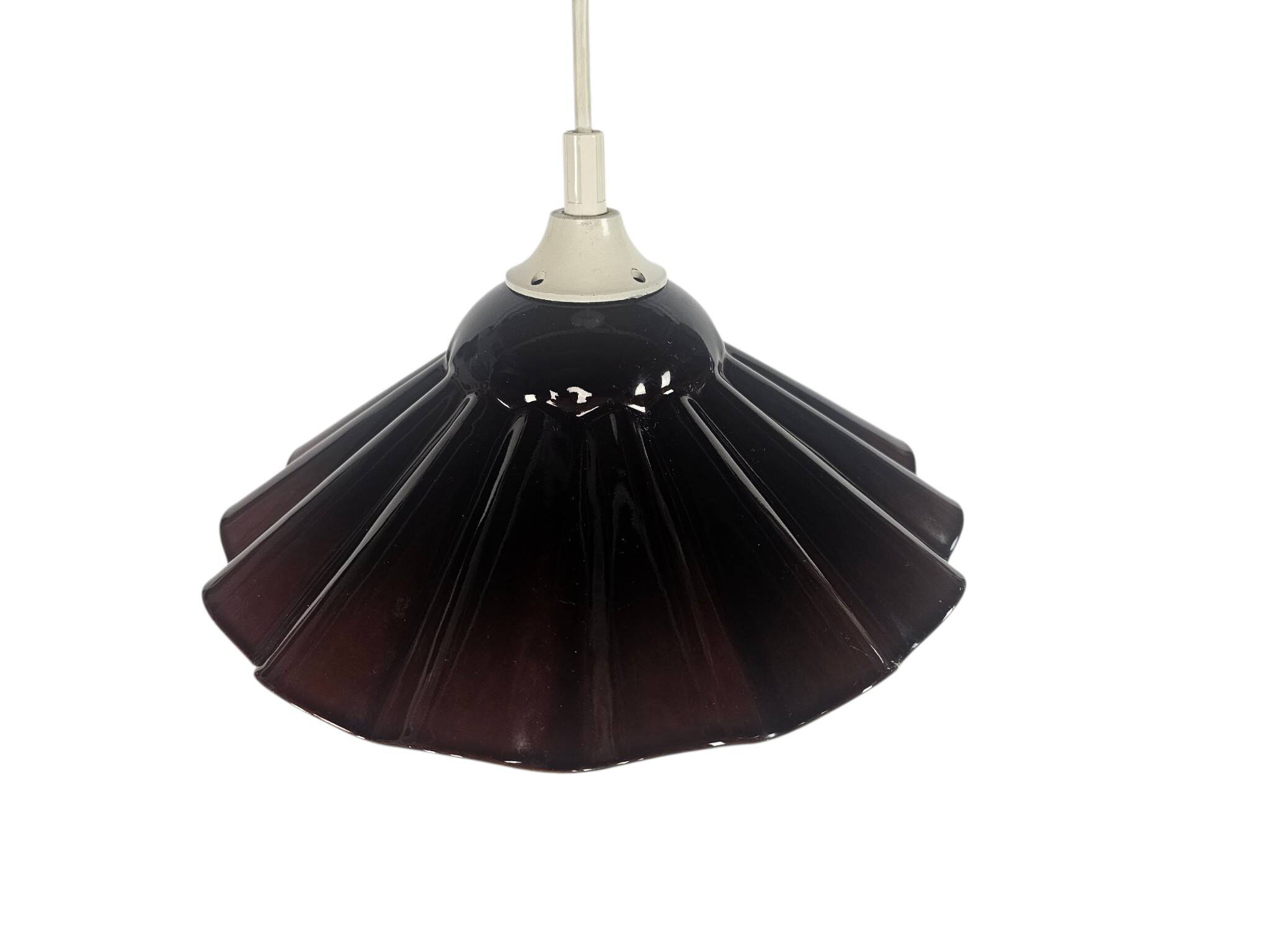 Vrieland Design – enamel – metal – scalloped edge – red/brown – 1970s