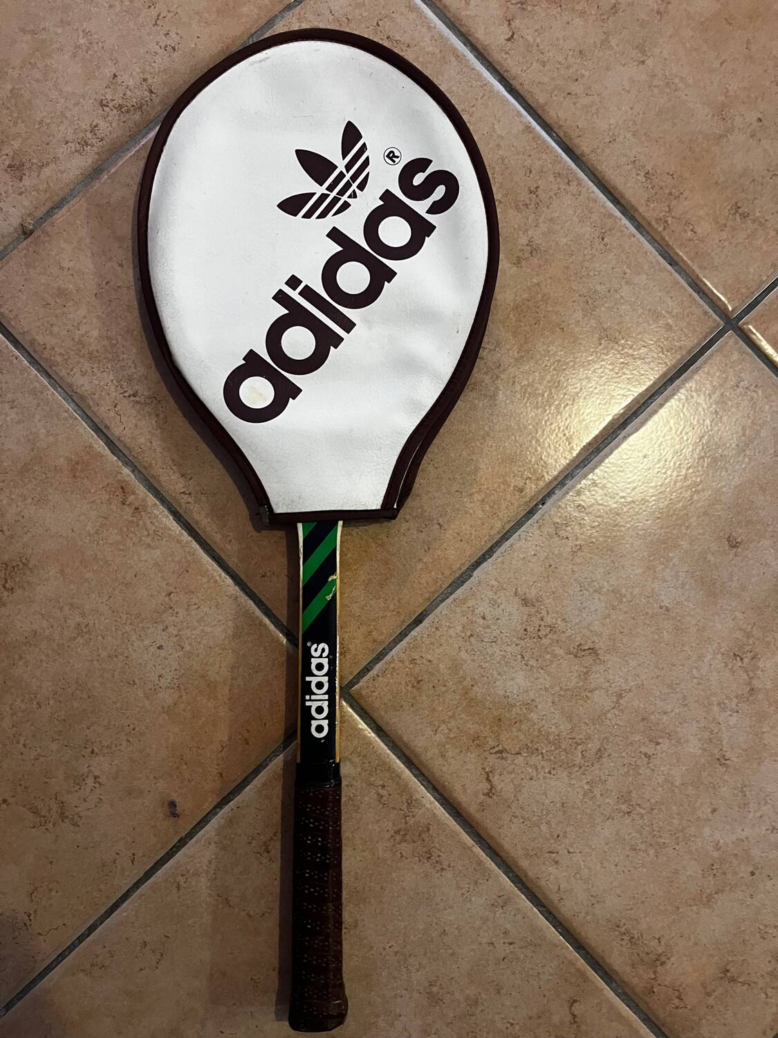 Ancienne Raquette de Tennis Adidas ADS 030 + Pochette de Protection –