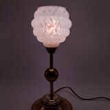 Lampe en laiton art déco et globe clichy rose