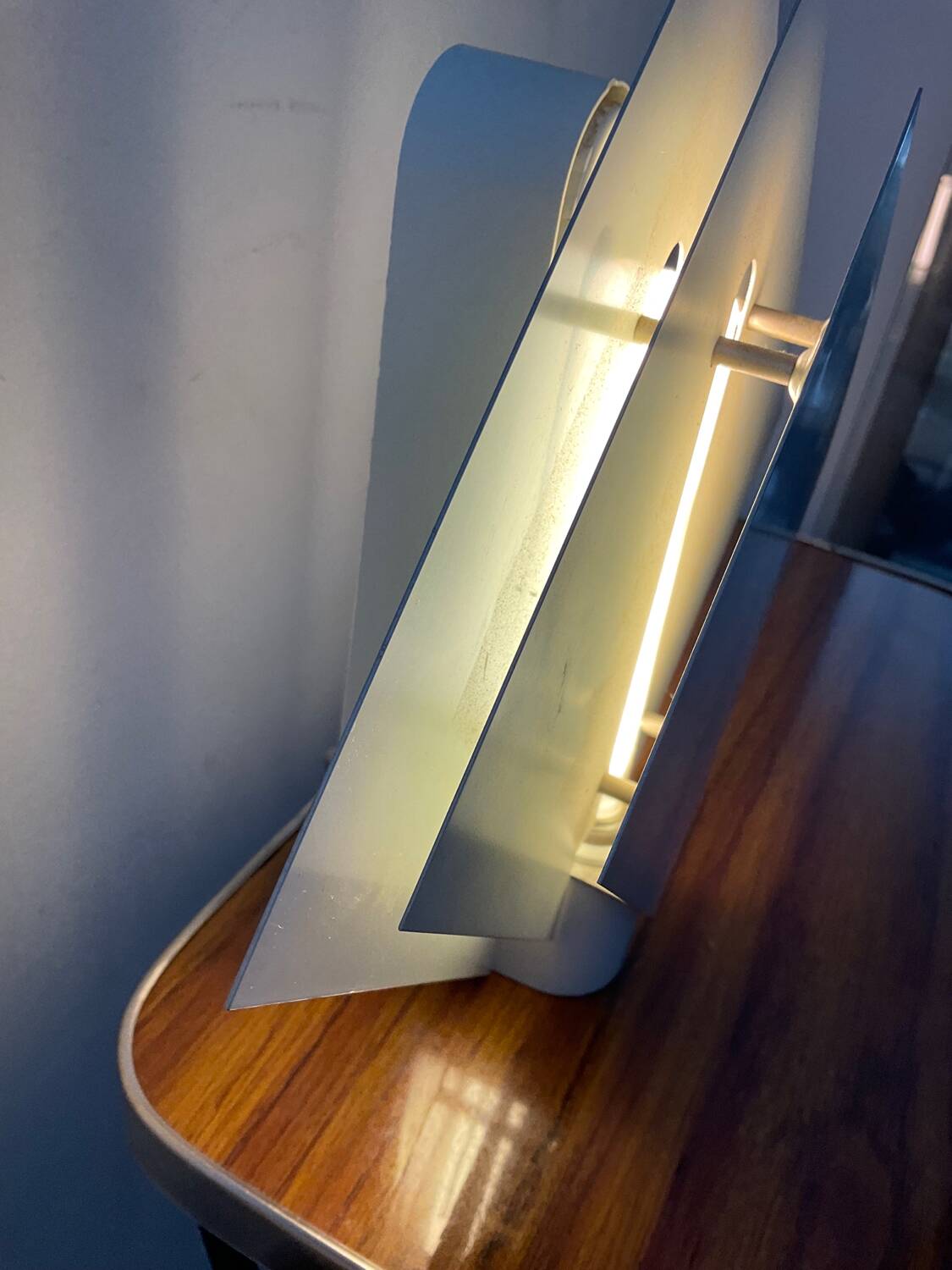 Scandinavian “Plaza” wall light for Lumiance 1980s