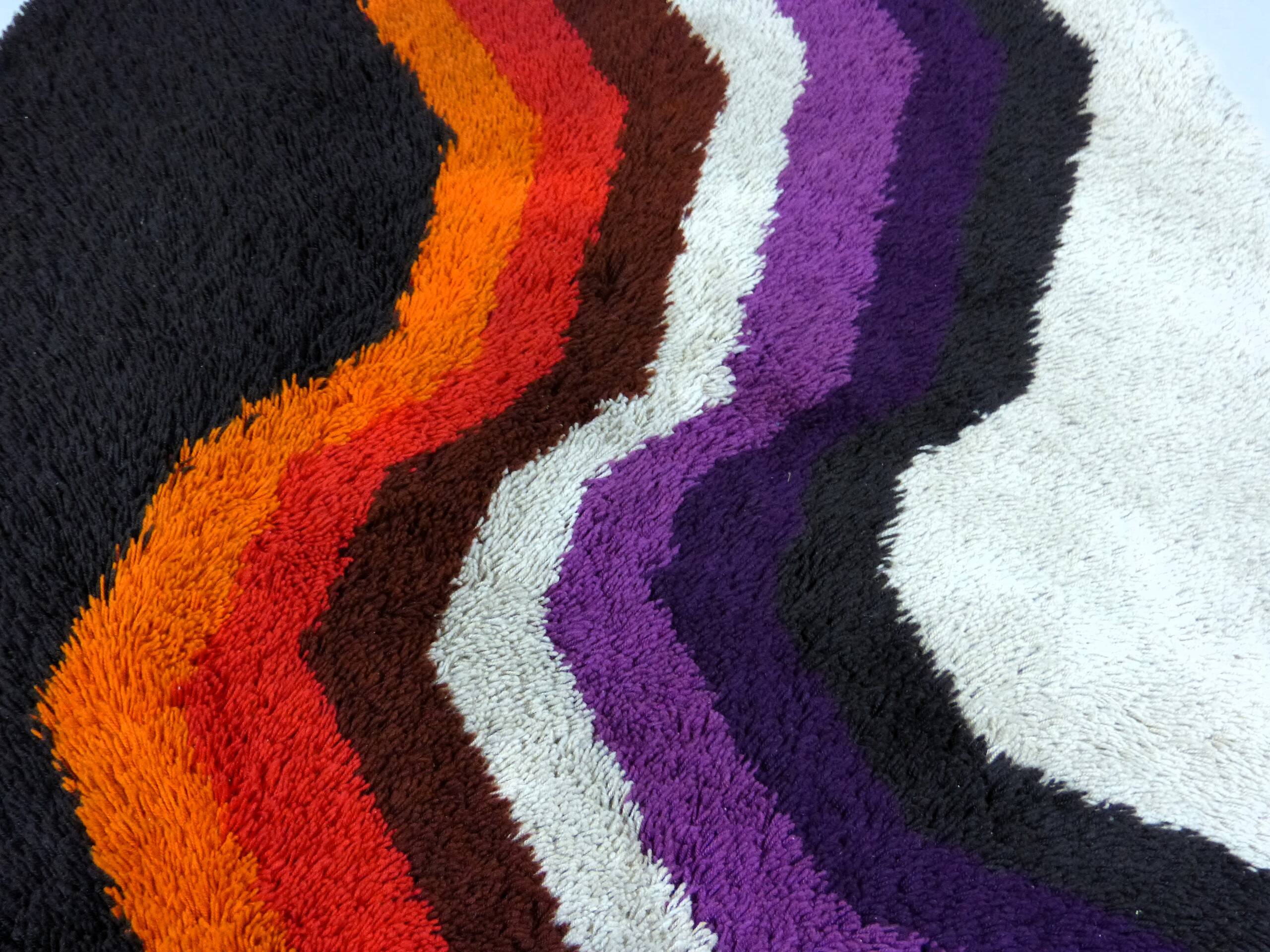 Desso multi–colour pop art carpet