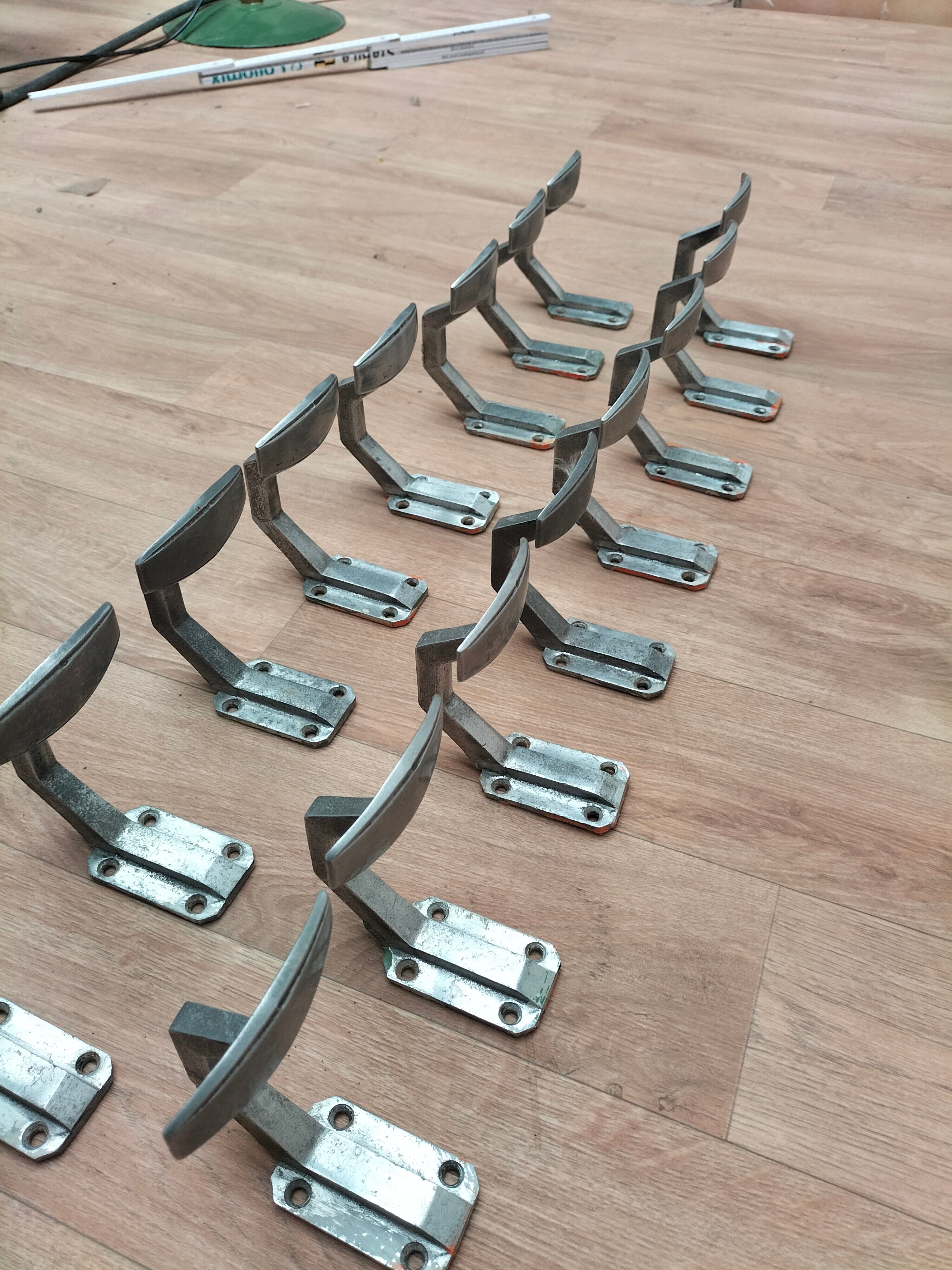 Lot de 16 patères